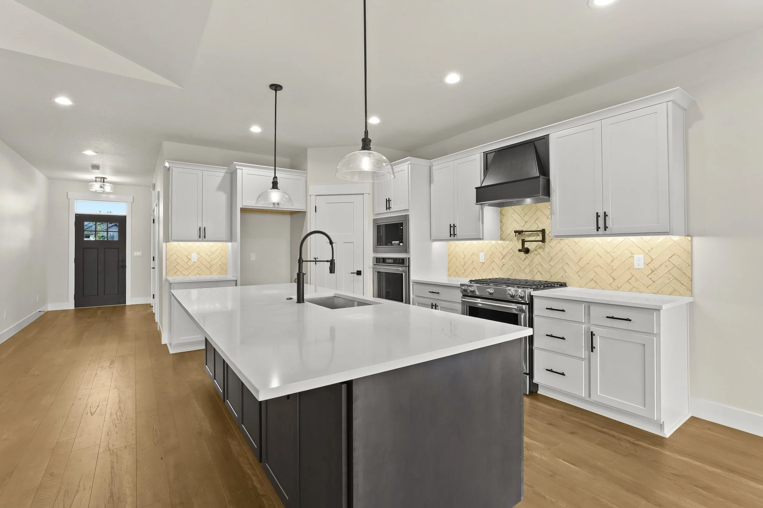 18945 Crooked River St-18.jpg