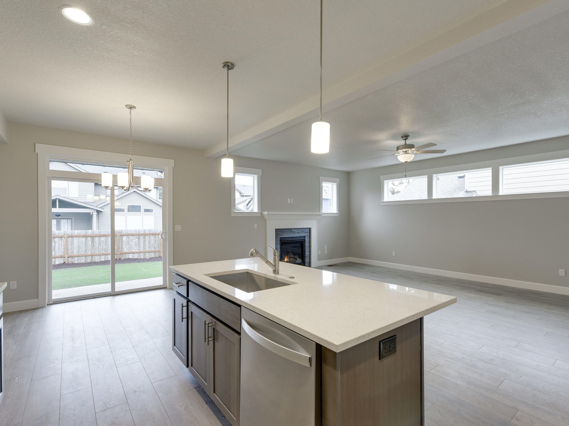 207 SE Regan Hill Loop-015-011-207 NE Regan Hill Loop-MLS_Size.jpg