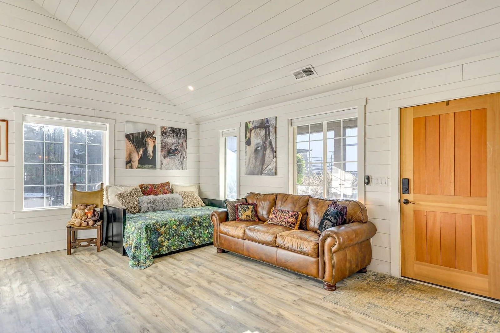 grounded retreat: full room
