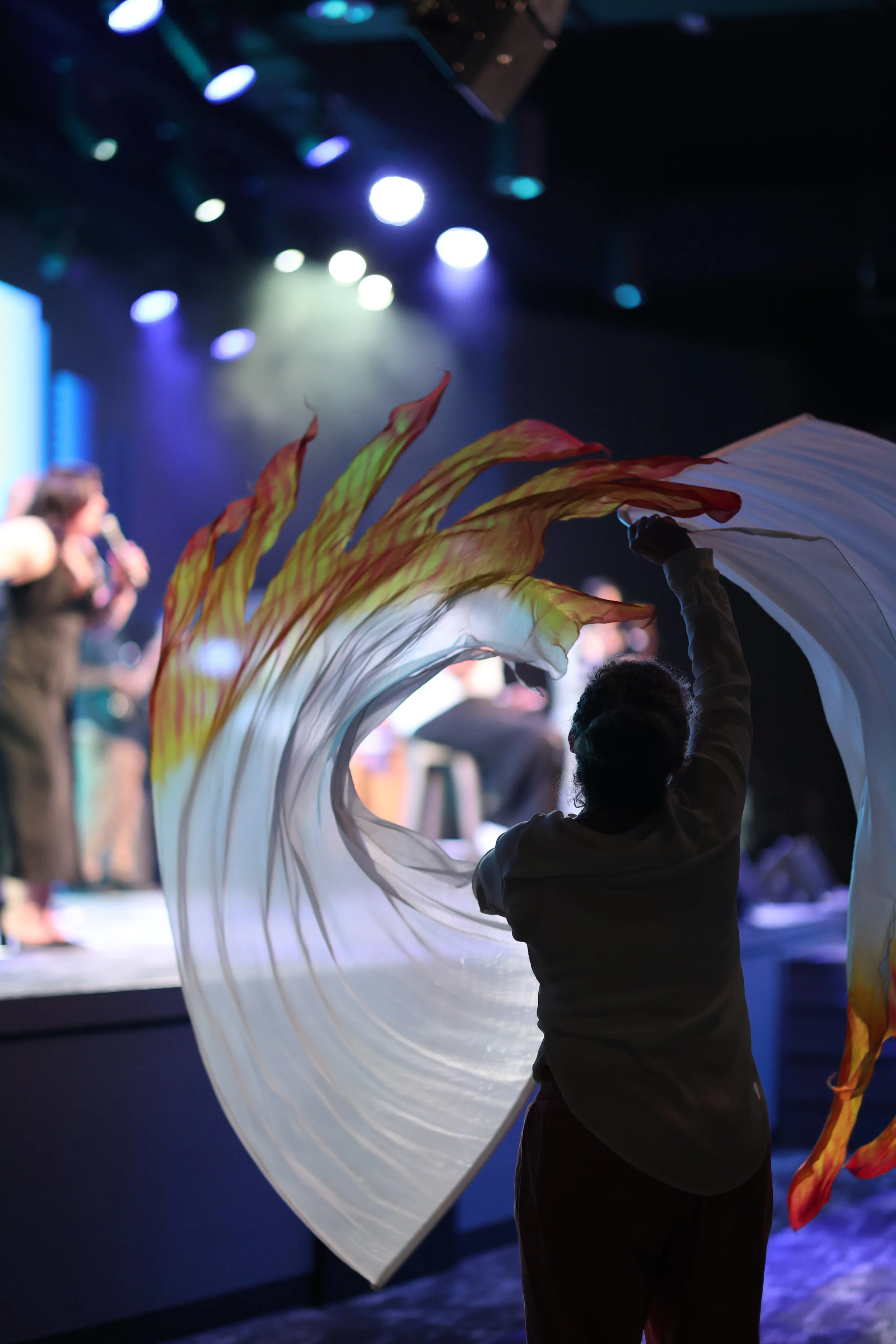 WHEN GLORY FILLS THE ROOM