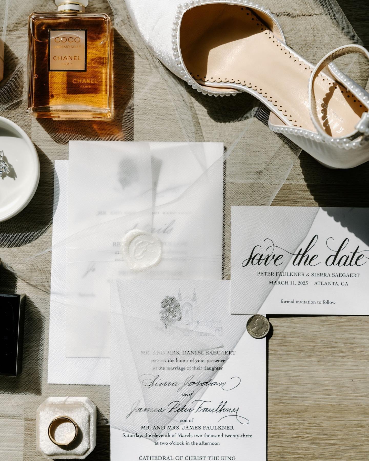 Never met a flatlay I didn&rsquo;t like 👀✨

Photography: @stephpowellcreative
Venue: @primrose_cottage_weddings
Hair &amp; Makeup: @beautybabesatl
Florist: @a_divine_event
Videographer: @daniellewilsonphoto.film 
Stationery: @basicinvite
Entertainme