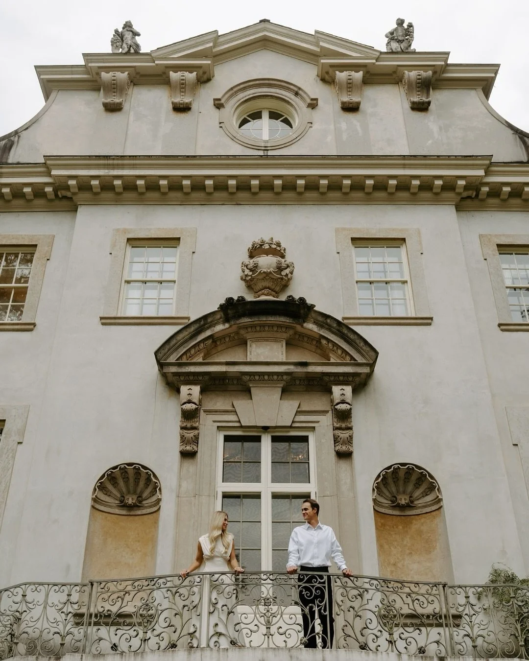 Snippets from the most romantic evening at the Swan House with Haley + Grant 🦢

#swanhouse #atlantaphotographer #atlantaengagementphotographer #atlantaengagement #atlweddingphotographer #engagementphotos #editorialbride #editorialweddingphotographer