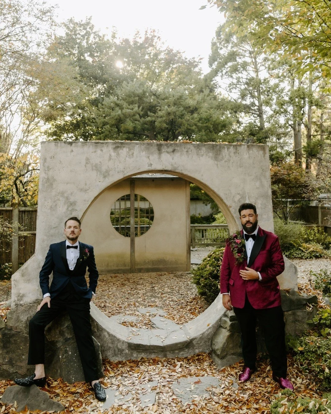 Romanticizing fall by completely oozing over this day with C+M 🍂 The leaves were in prime foliage at the @atlbotanical, and the way that these two completely immerse themselves into one another was one of THE most amazing things to witness and a pri