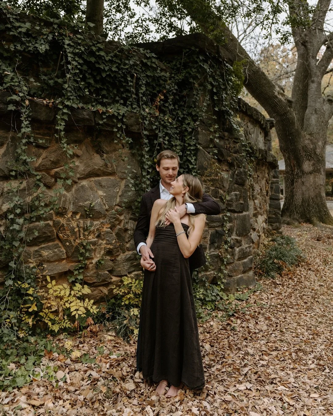 Fall in Piedmont Park just hits a little bit different 🍂🍁 

Feeling extra grateful that the colorful foliage hung on for Erin and Max&rsquo;s engagement session. Cannot wait to celebrate these two at SCAD Ivy Hall next spring!