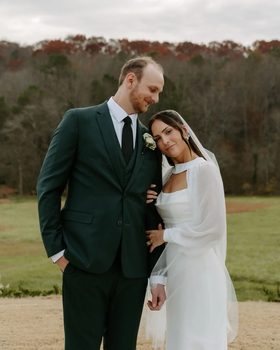 Modern and timeless with a hint of E+R sprinkled in &mdash; such a beautiful way to ring in one of my final celebrations of the year, celebrating Emelyn and Ryan at the stunning @thegreystoneestate 🕊️

Photography: @stephpowellcreative
Venue: @thegr