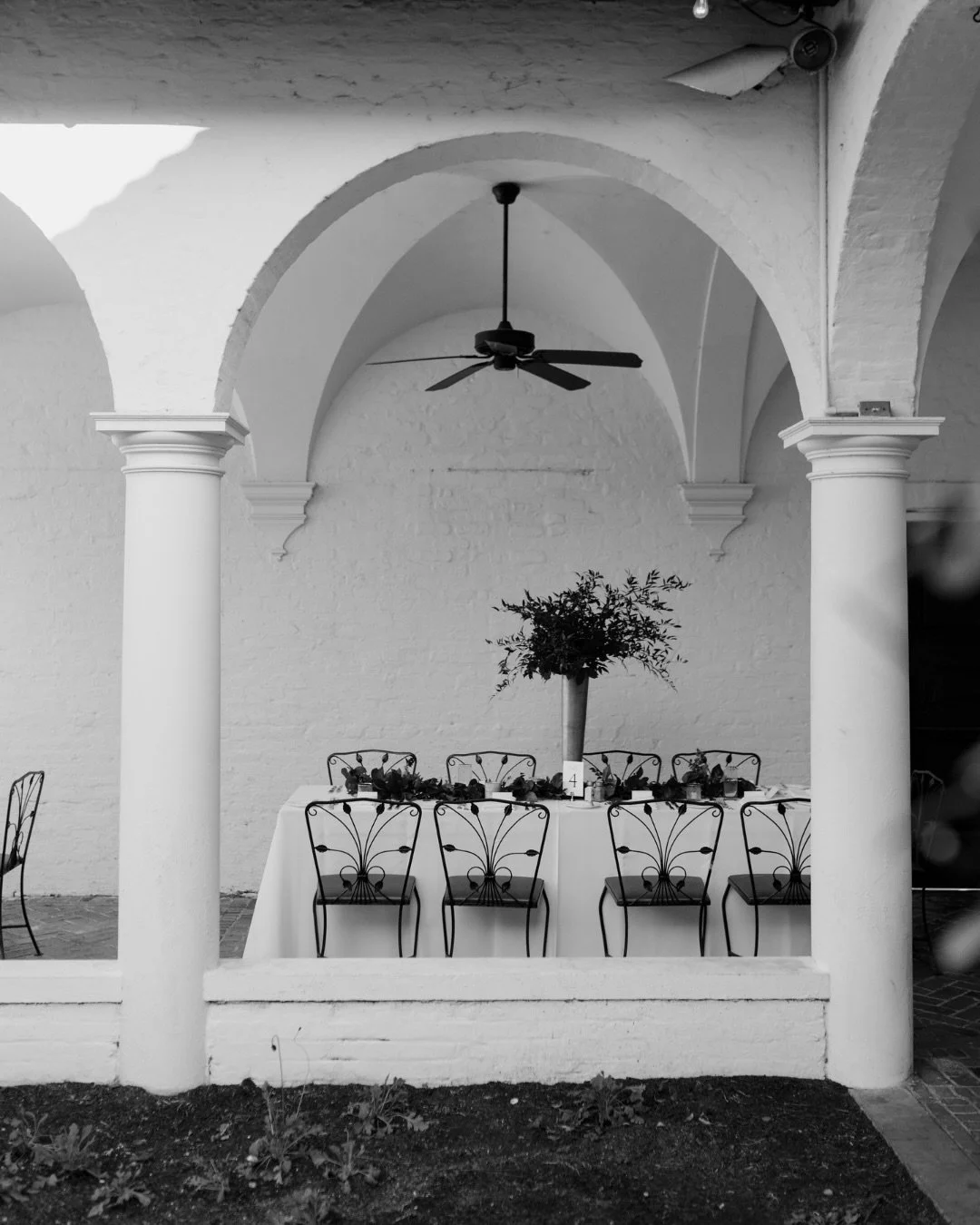 An unforgettable night with dinner, drinks, and dancing at Crane Cottage at @jekyllclub ft. The Oglesbys 🕊️

Photography: @stephpowellcreative
Venue: Crane Cottage at @jekyllclub
Videographer: @wigginsfilmco
Hair &amp; Makeup: @fullbloomsalon
Dress: