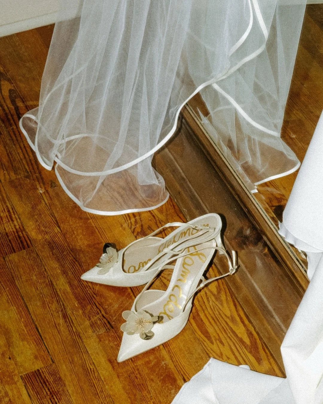 Remembering all of those pre-wedding feels the morning of Madeline&rsquo;s wedding &mdash; a slow morning with her girls, getting pampered, and soaking up every moment of being the main character 🕊️

Photography: @stephpowellcreative
Venue: @primros