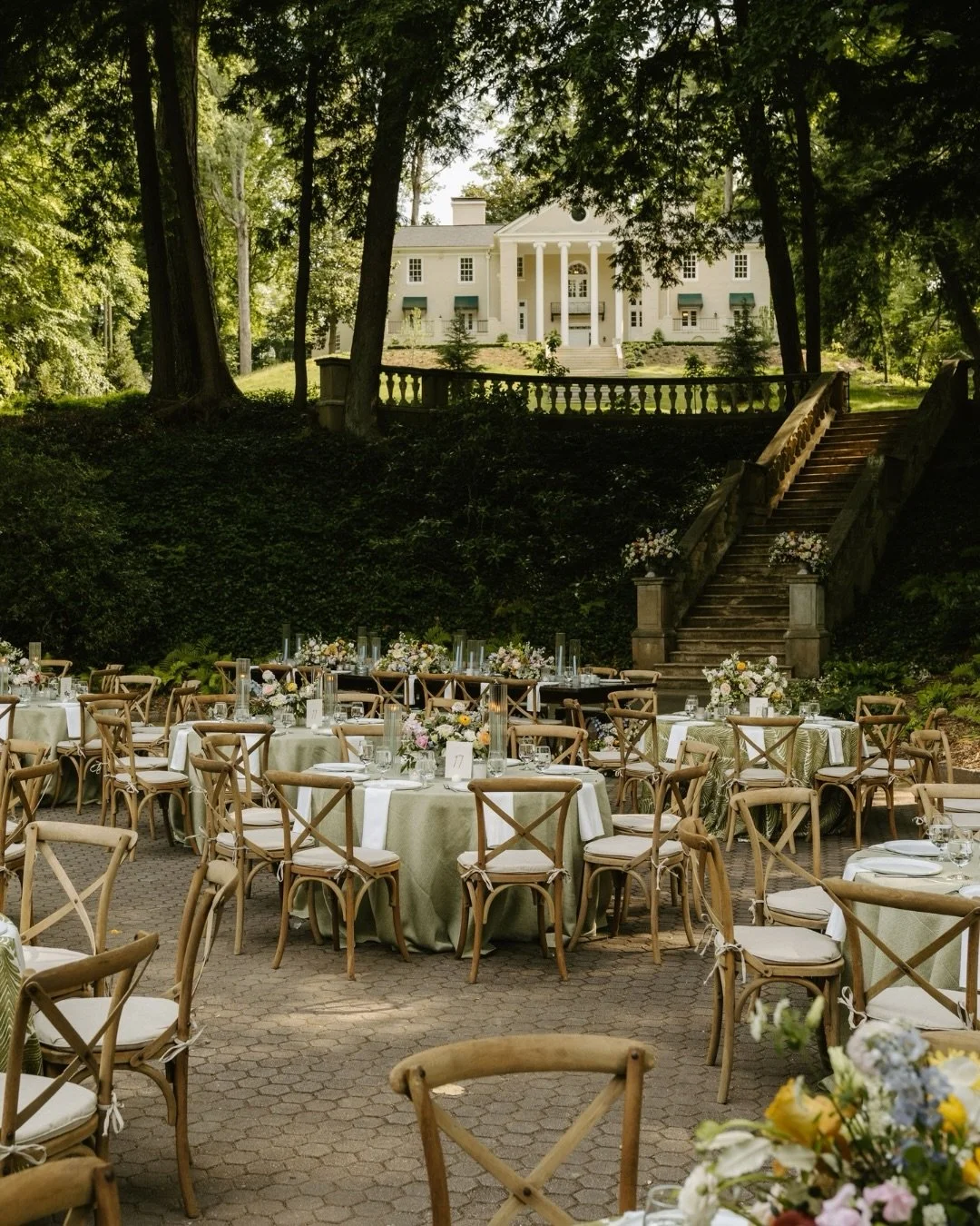 The idea is to create a reception space that breeds connection. In merging two families, your reception needs to cultivate celebration and conversation, something that was done so effortlessly for Molly and Dan&rsquo;s wedding at @catorwoolfordgarden