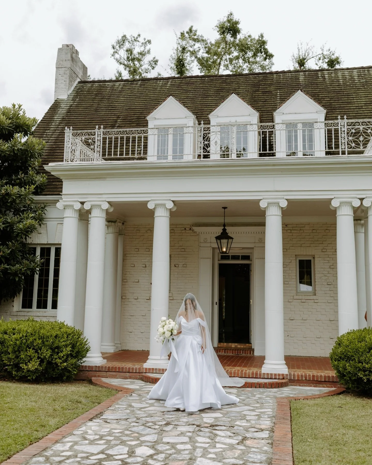 What an extra ten minutes can do &mdash; Katrina and Justin shot on digital + film 🎞️

Photography: @stephpowellcreative
Venue: @thebricehouse
Planning: @georgiasfinestevents
Videographer: @minickandbohannon
Makeup: @allglamxalyssa
Dress: @enauranew