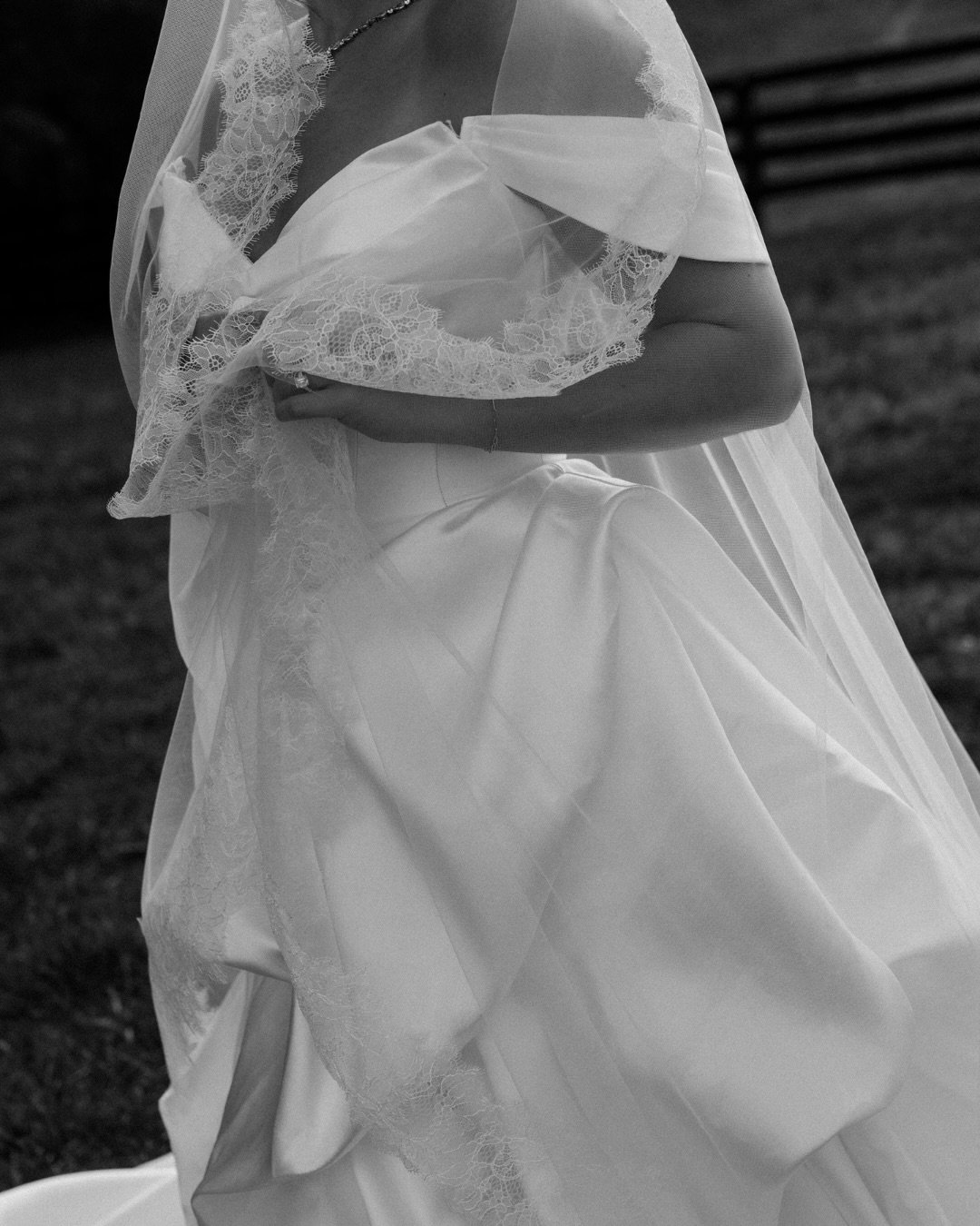 Bridals of my dreams at @theabbottmansion 🕊️

Host: @curatedframeretreats
Planning: @veronicafeldmanevents
Venue: @theabbottmansion
Florals: @infullblumeflorals
Hair &amp; Makeup: @lemoinelooks
Content: @dreamdaysocial
Gowns: @formallyyoursga
Statio
