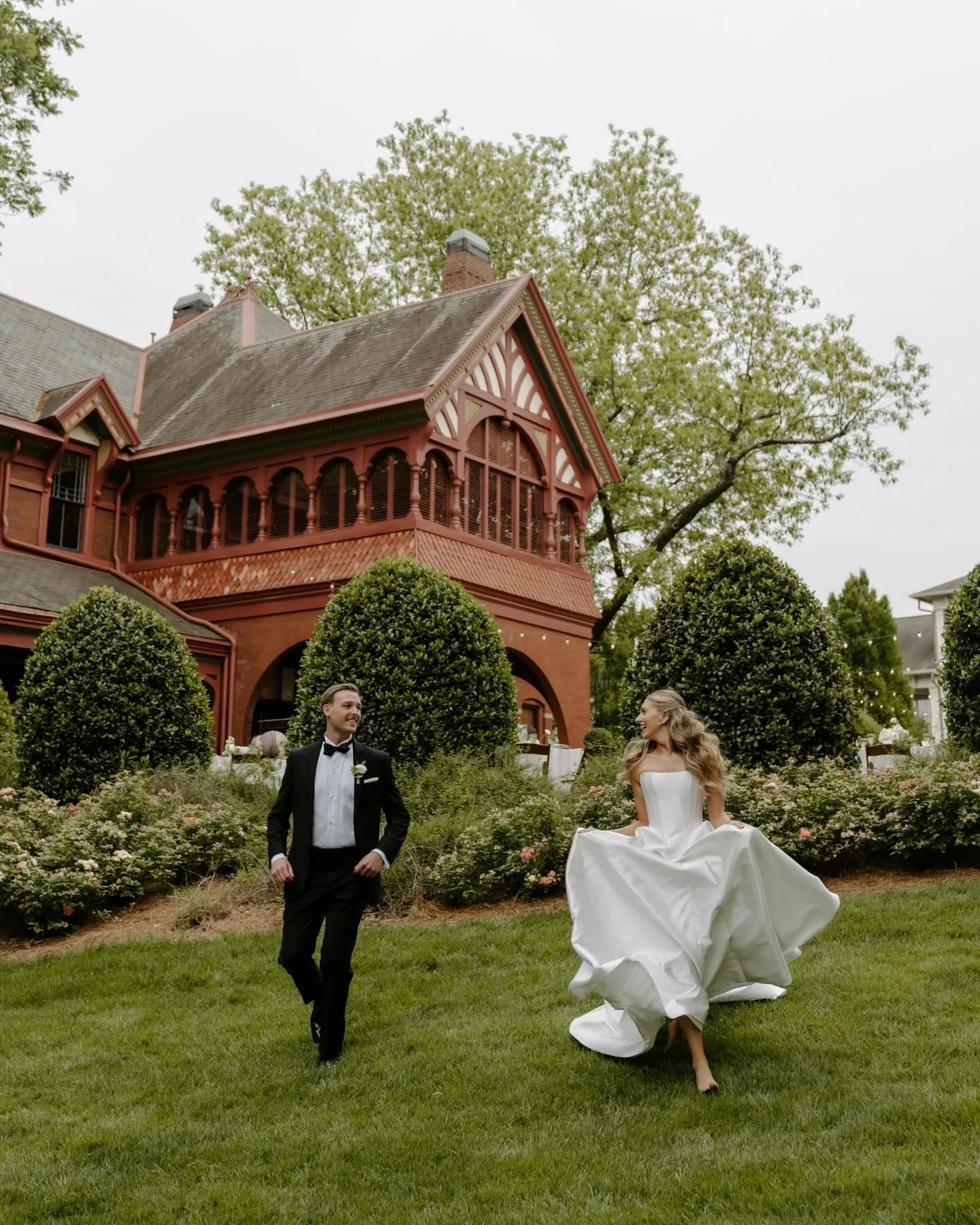 The Carlls 🕊️

Erin &amp; Max&rsquo;s wedding at SCAD Ivy Hall allowed them to focus on what really mattered, which was soaking in every moment as they celebrated their love surrounded by the people who meant the most to them. Nothing could have pre