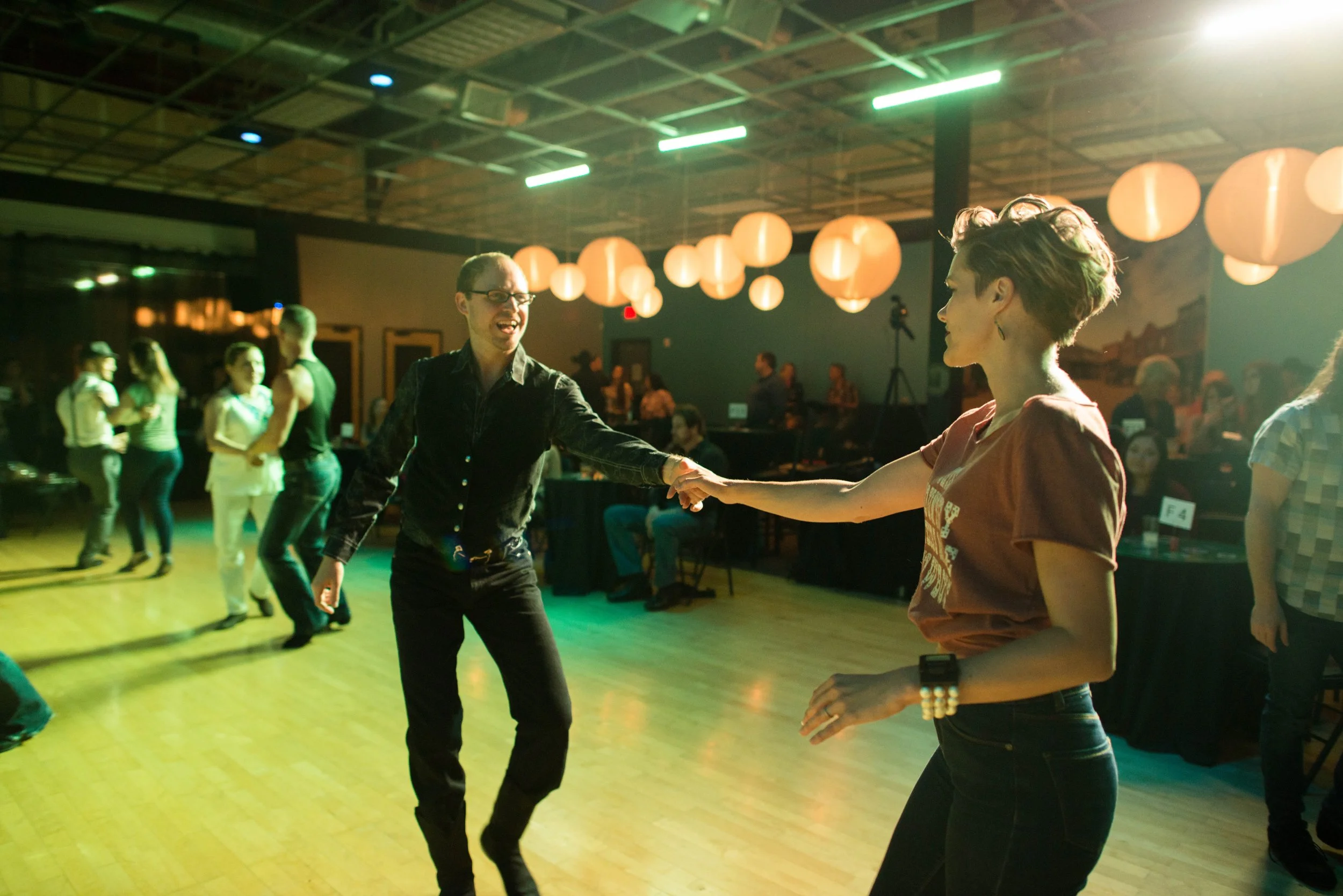 Go West: Weekly West Coast Swing Dance 