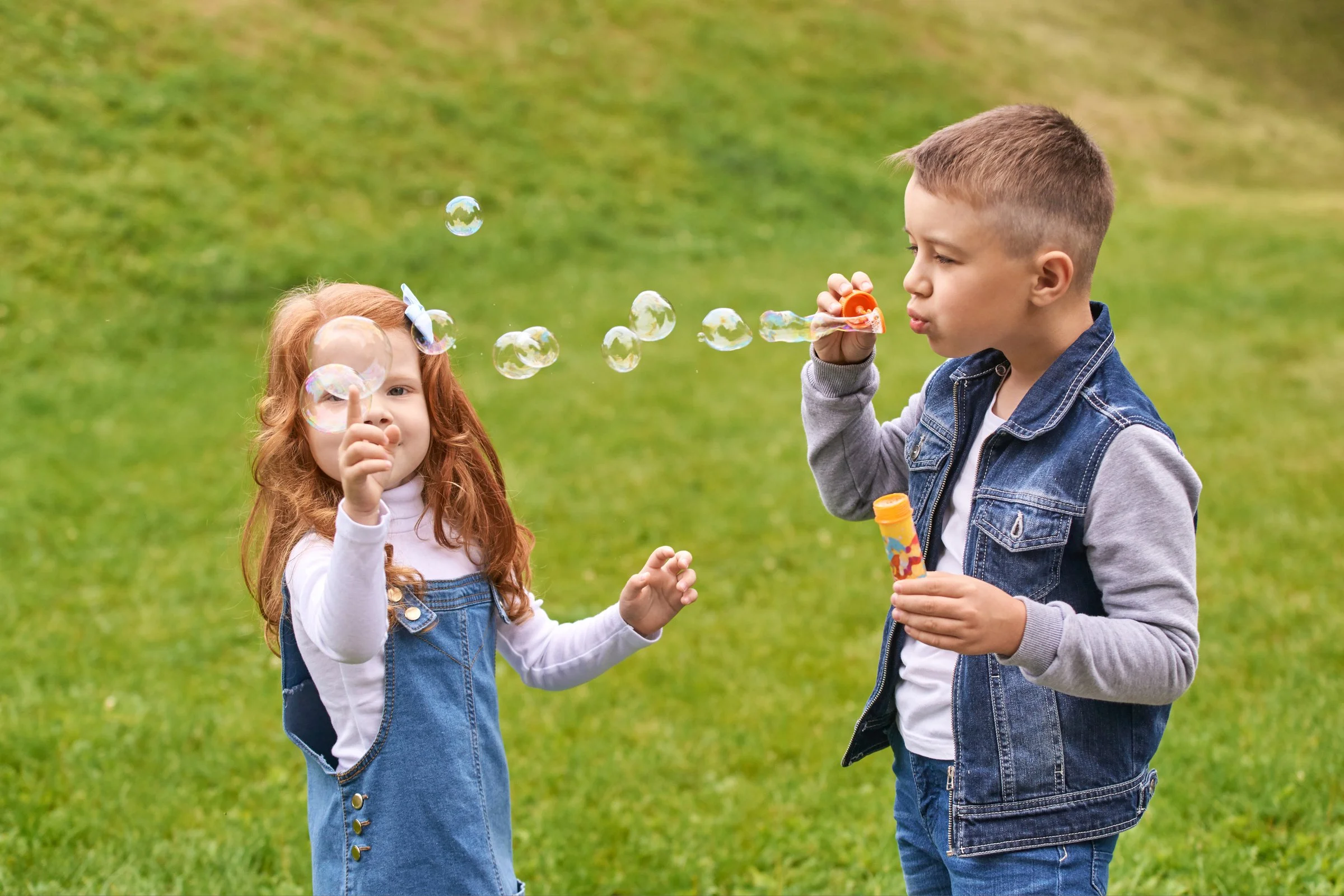 How Nannies Support Sibling Relationships During Long Summer Days (Cincinnati Families)