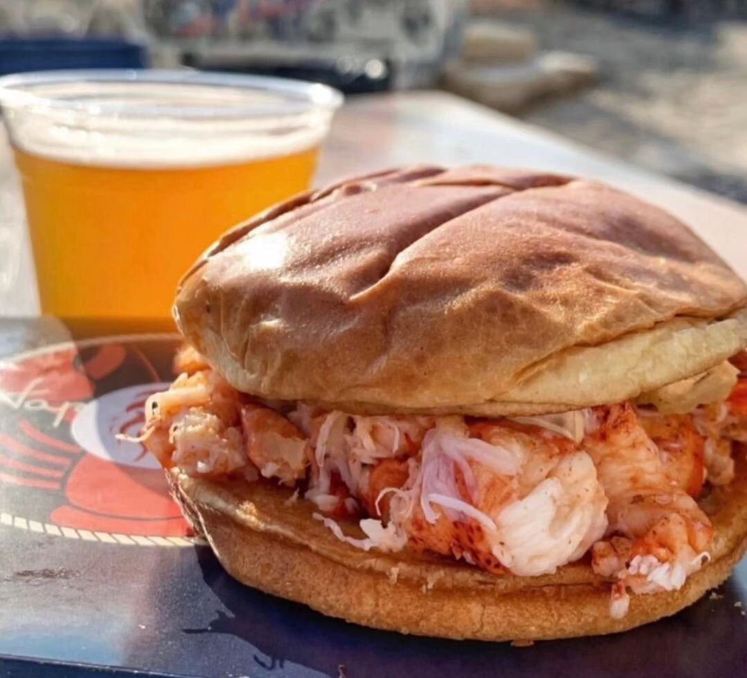 Hey Hey Huntley!! Our friends from @happylobsterchi are back for the 2024 season! Come out tonight and treat yourself, and let them show you how Chicago does a lobster roll! They'll be pulling up to the taproom from 5-8 pm. Walk-up orders will be acc