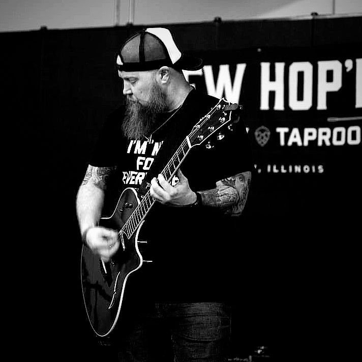 Sounds like a fantastic Sunday Funday to head to your favorite hometown brewery! We have live music from our good friend the one and only @richsawyermusic from the @tennesseewhiskeychicago band starting at 2 pm, delicious bites from @bunnychowusa Ind