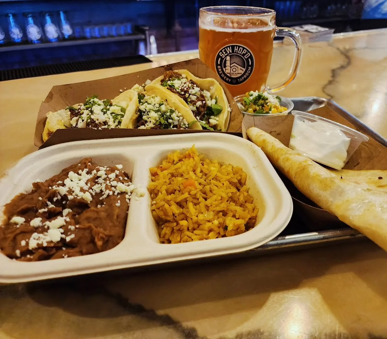 Tuesday&rsquo;s here and so is @deltorostreettaco 🌮 rolling in from 5&ndash;8 pm! The rain&rsquo;s moved in, the fall temps have arrived, and we&rsquo;re leaning in! 

A huge thanks to all our Common Thread Mug Members who came out for our Fall Mug 