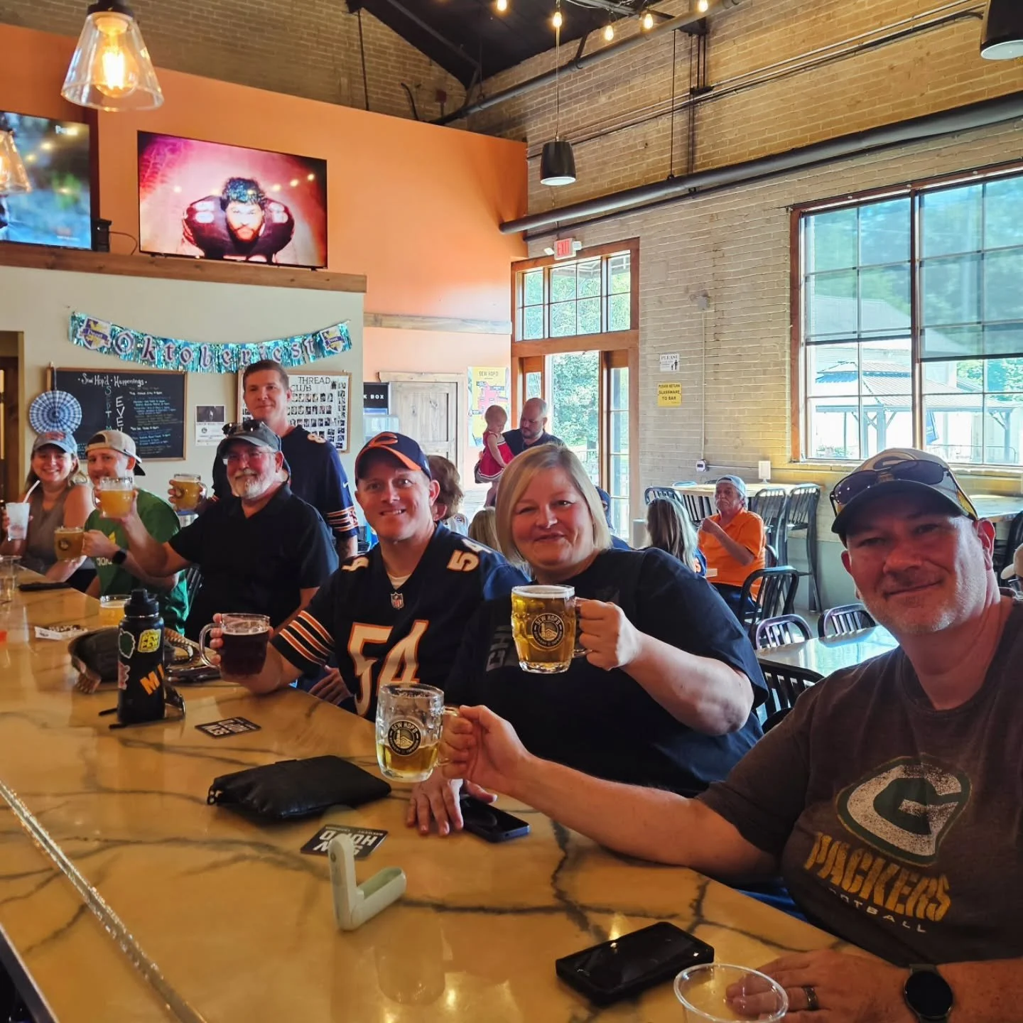 Sunday Funday is here!! 

Look at that fine-looking crew &mdash; ready to cheer on their favorite team today (Go Bears, obviously)🙃 Kickoff is at noon, so grab your seat early and let&rsquo;s make it a day! 

We&rsquo;ve got live tunes from none oth