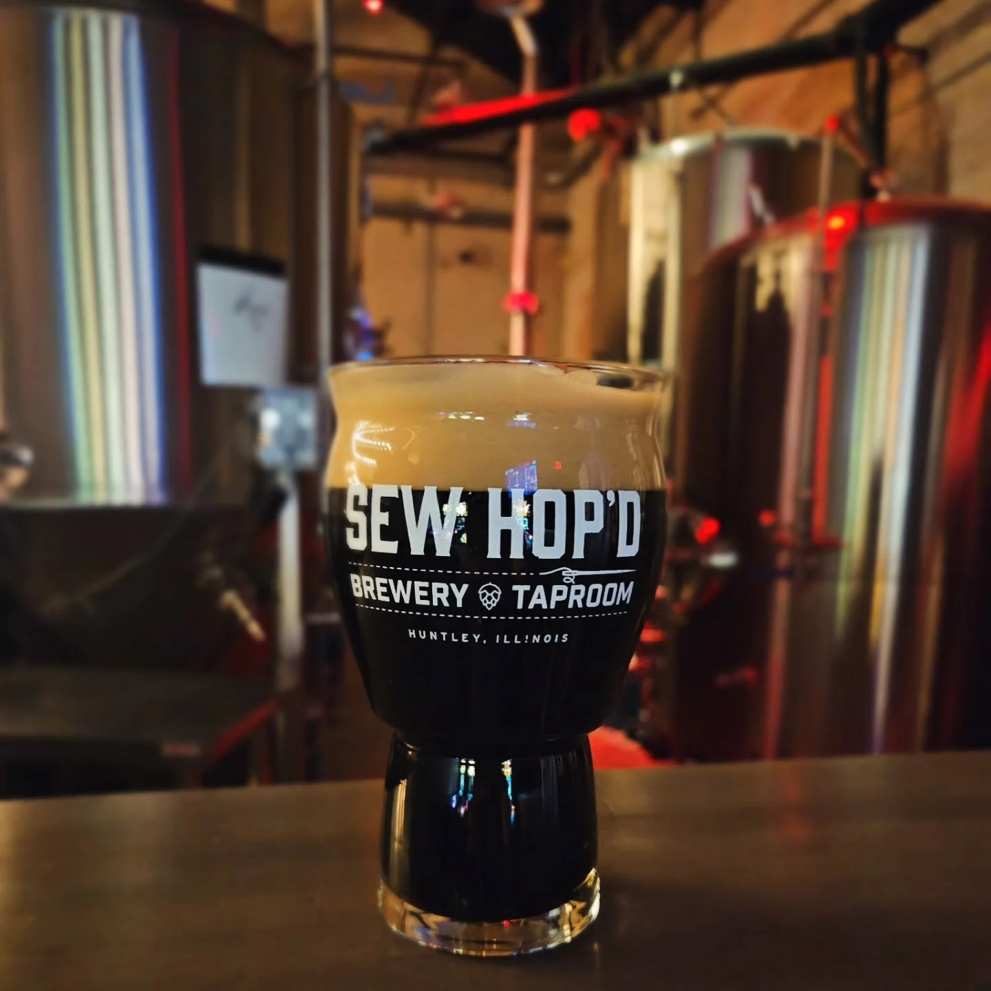 It&rsquo;s International Stout Day and we&rsquo;ve got the perfect pour to celebrate. 🍻 Our Borden Street Milk Stout Toasted Coconut on nitro is rich, smooth, and just the right amount of indulgent -Pair it up with the one and only @happylobsterchi 