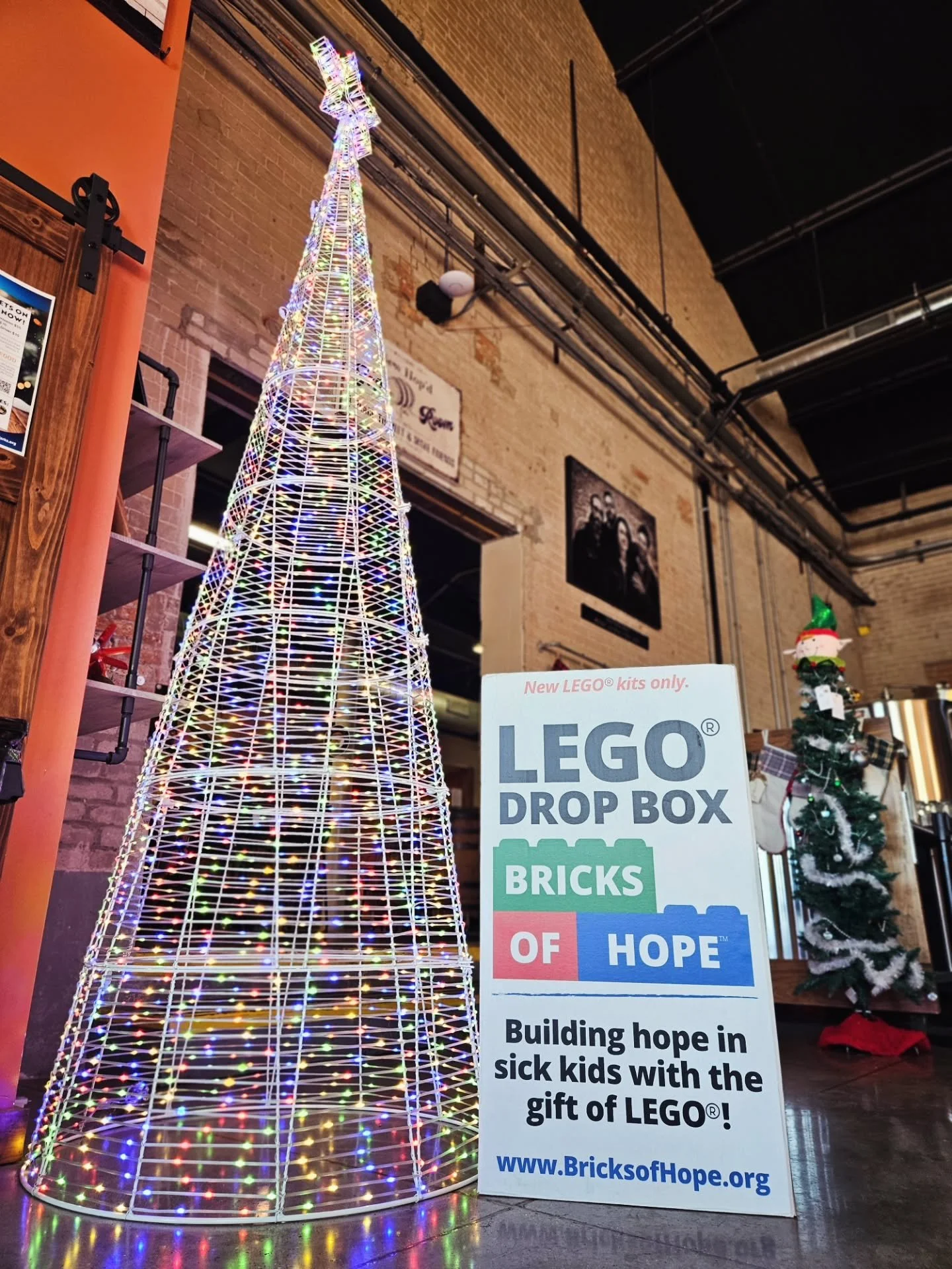 ✨ Wednesday update! ✨
🎨 Don&rsquo;t forget &mdash; our Holiday Paint N Sip with @makeyoubrush16 is happening tonight at 6:30 PM! Grab a friend, sip something cozy, and get into the holiday spirit. To register or for more info, head over to our Faceb