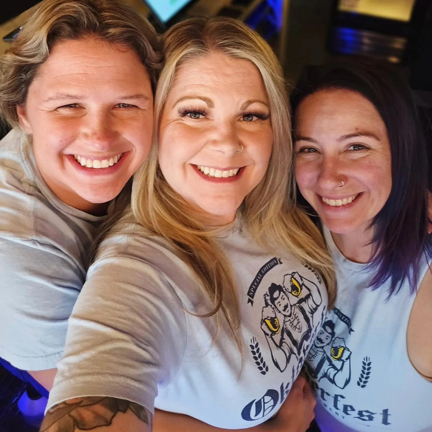 Friday is here and the taproom is buzzing with all the good weekend energy. 

Tonight we&rsquo;ve got:
@uncle_cams_sandwiches from 5&ndash;8 pm
@justnwallace live from 6&ndash;9 pm 

Your three favorite girls are behind the bar slinging your favorite