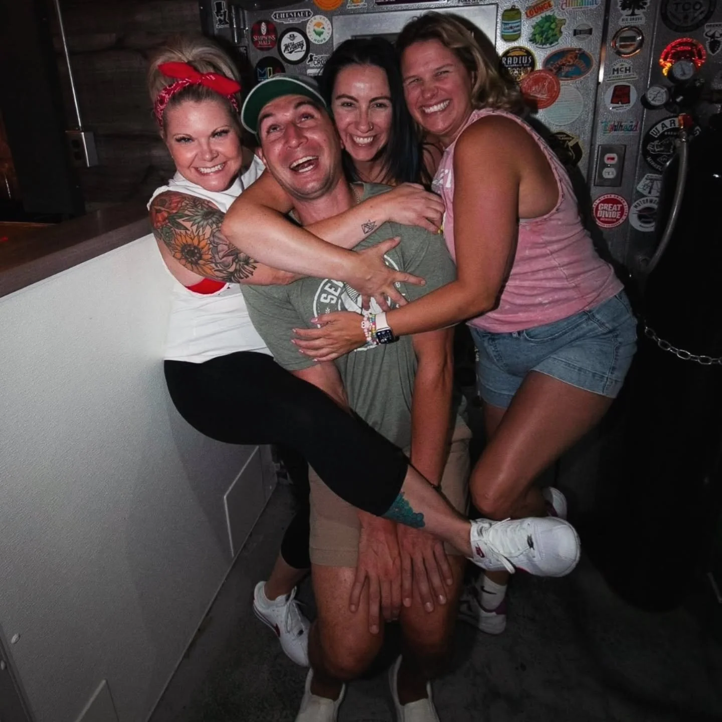 FRIDAY vibes are officially ON. We made it, friends! 🙌🏻 Time to trade the week for tacos + beer and kick things off at your favorite hometown brewery!! 

🌮 @deltorostreettaco is serving up the goods from 5&ndash;8 pm. 
🎶 Live music from the Acous