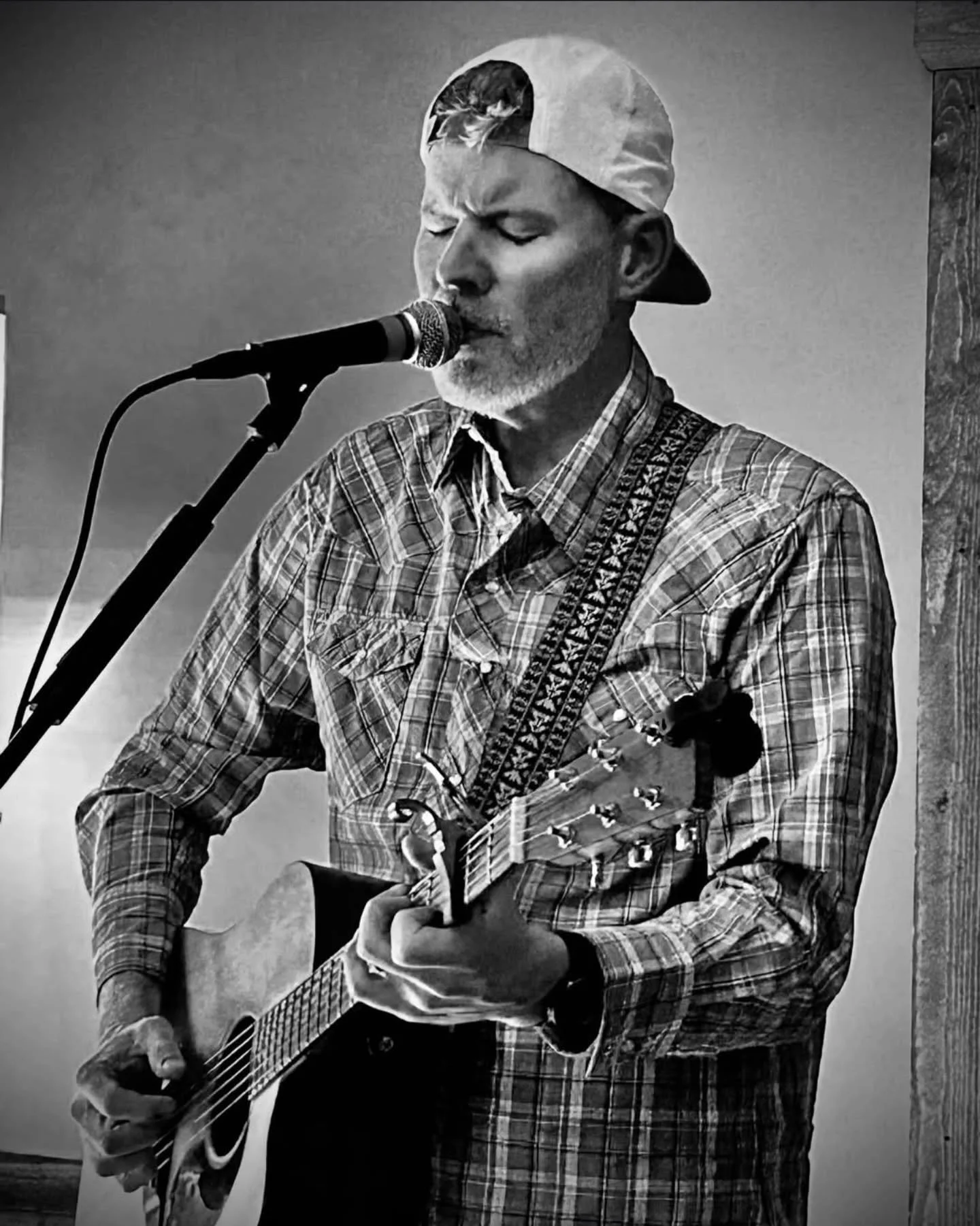 Happy FRIDAY, friends &mdash; the weekend has officially arrived! 🙌🏻 And have you seen that forecast?! Fake spring is teasing us and we&rsquo;re here for it! Come venture out, soak up the sunshine! 

Kelsey and her crew from @forknfrypoutine are se