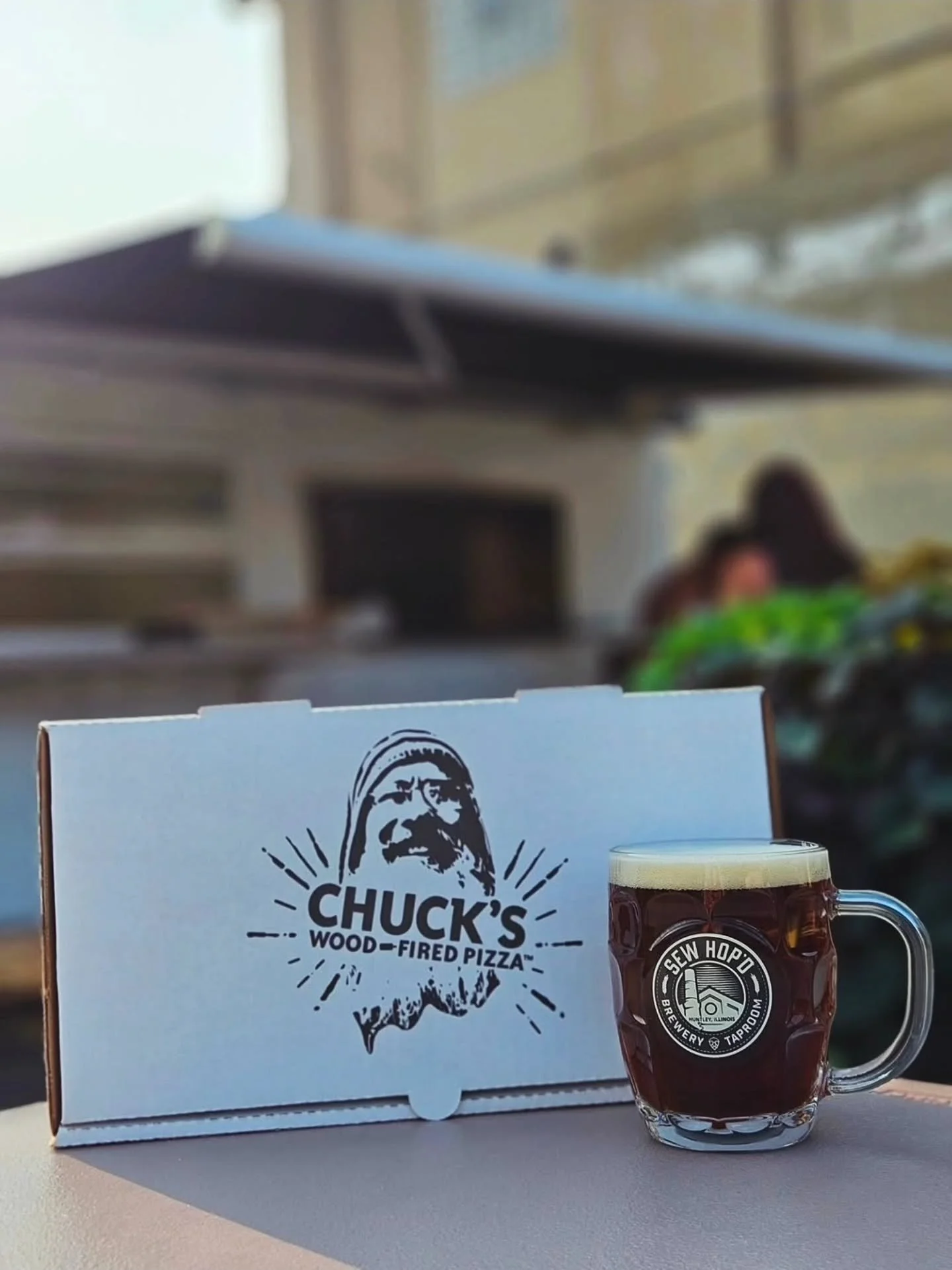 Sunday Funday is calling!! 

We&rsquo;ve got live tunes from @newvintagestrings hitting the indoor stage from 2&ndash;5 pm (Live music will be back on the John Boy Stage SOON 👀). 

@chucks_wood_fired_pizza is here 1&ndash;5 pm bringing us thier AMAZ