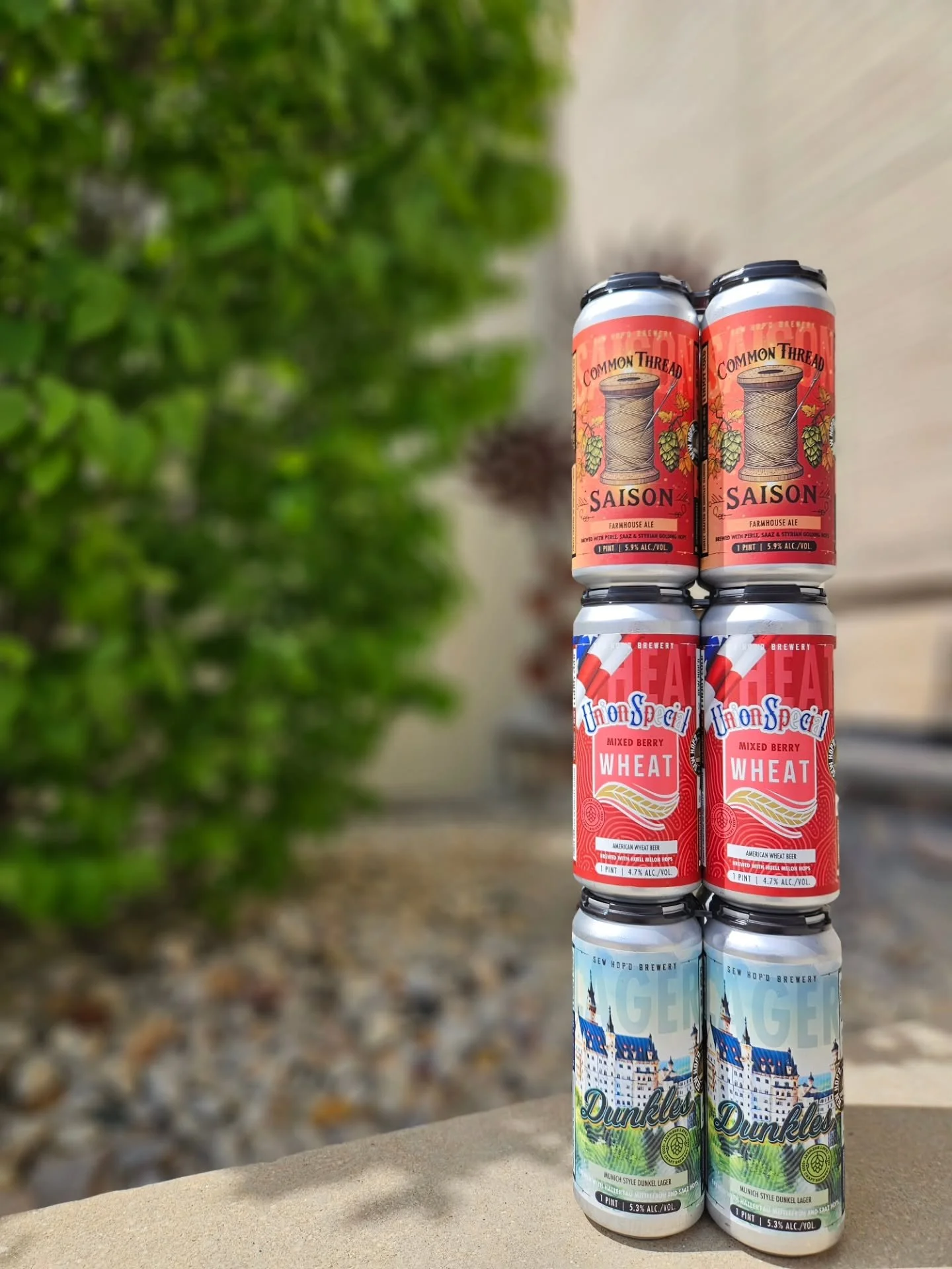 Sun&rsquo;s out, patio&rsquo;s calling&hellip; and we&rsquo;ve got a lineup to match!☀️ 

Today's feature pour = $10 4-packs (yes, you read that right):
🍺 Common Thread Saison
🍺 Dunkles
🍺 Union Special Mixed Berry Wheat 

Dinner is handled with @g