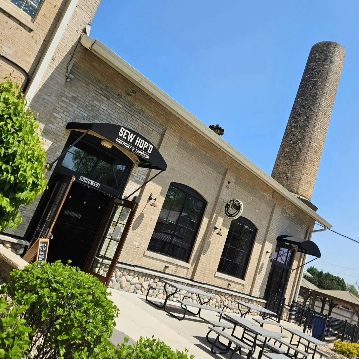 Thirsty Thursday is calling&hellip; and this weather understood the assignment!☀️🍻 Patio season is officially ON today! 

We&rsquo;ve got @karajochowdown rolling in from 5&ndash;8 pm serving up smash burgers this evening.🍔 At 6 pm, come out and sup