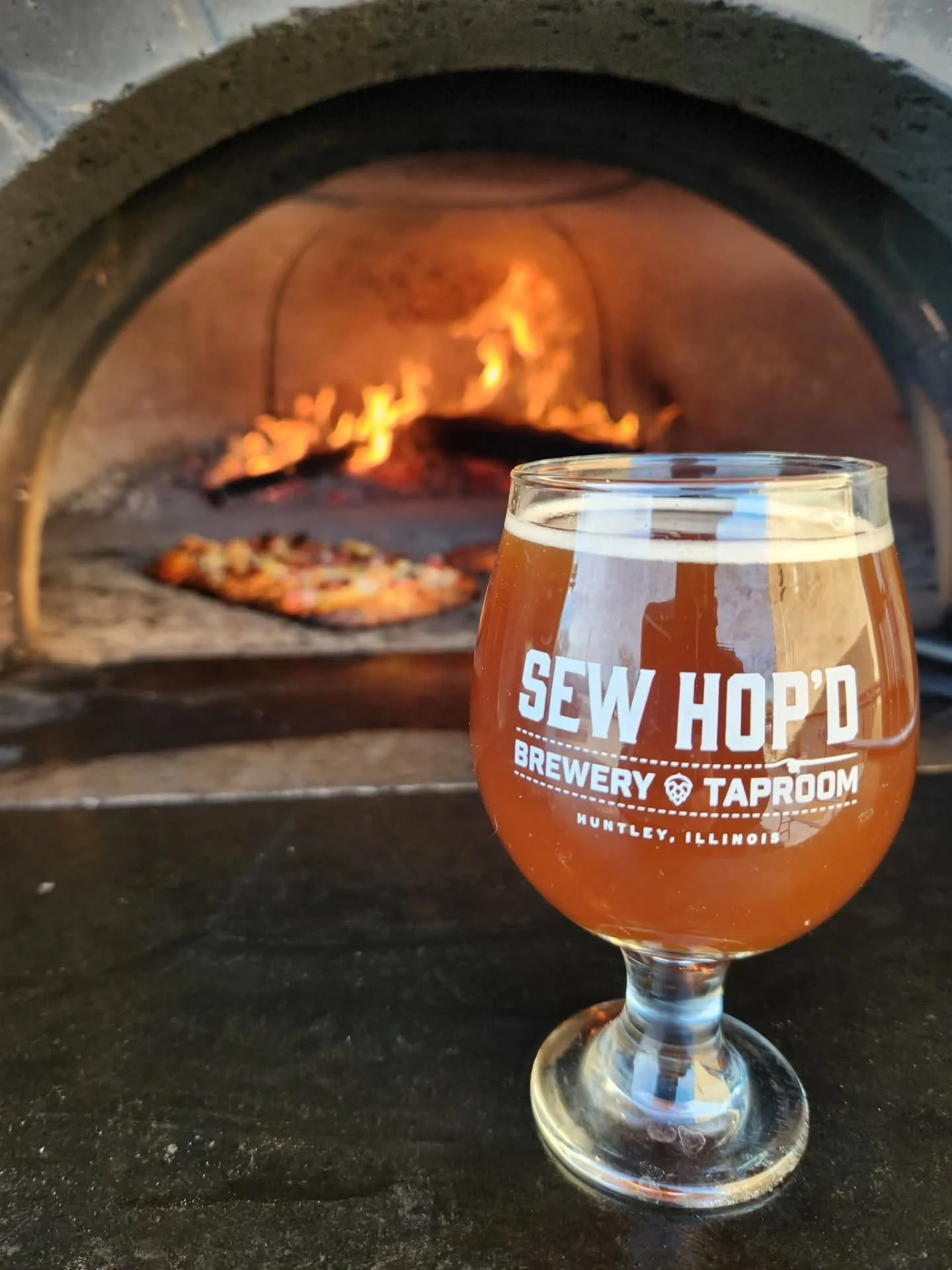 It&rsquo;s a slice of Thursday you don&rsquo;t want to miss! 🍕

@chucks_wood_fired_pizza is firing things up from 5&ndash;8 pm, and the Huntley High School Orchestra takes the stage at 6 pm 🎻 Come show some love for our local talent while you grab 
