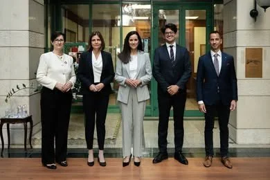 Légiriadó a Baltikumban, Orbán Anita pedig Coelho szintű posztokat gyárt (Demokrata)