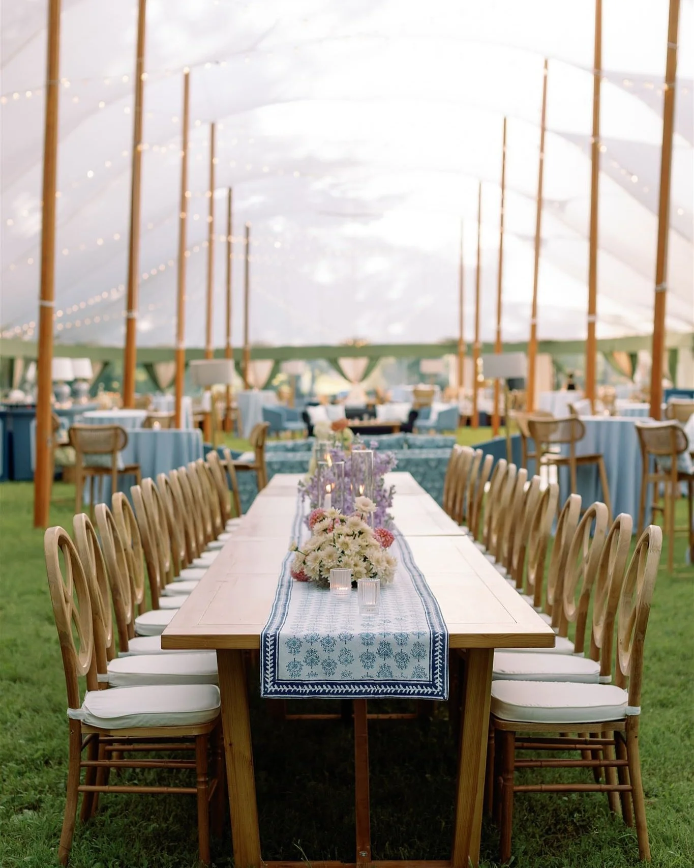 some sneak peaks of Katelyn&rsquo;s centerpieces 🫶🏻

Planning &amp; Design: @ebjandcompany
Photography: @erinfoxphoto
Videography: @wakefield_films
Florals: @imogenfloraldesign
Catering: @flavorcatering
Bar: @jjacksonmobilemixologist
Musicians: @co