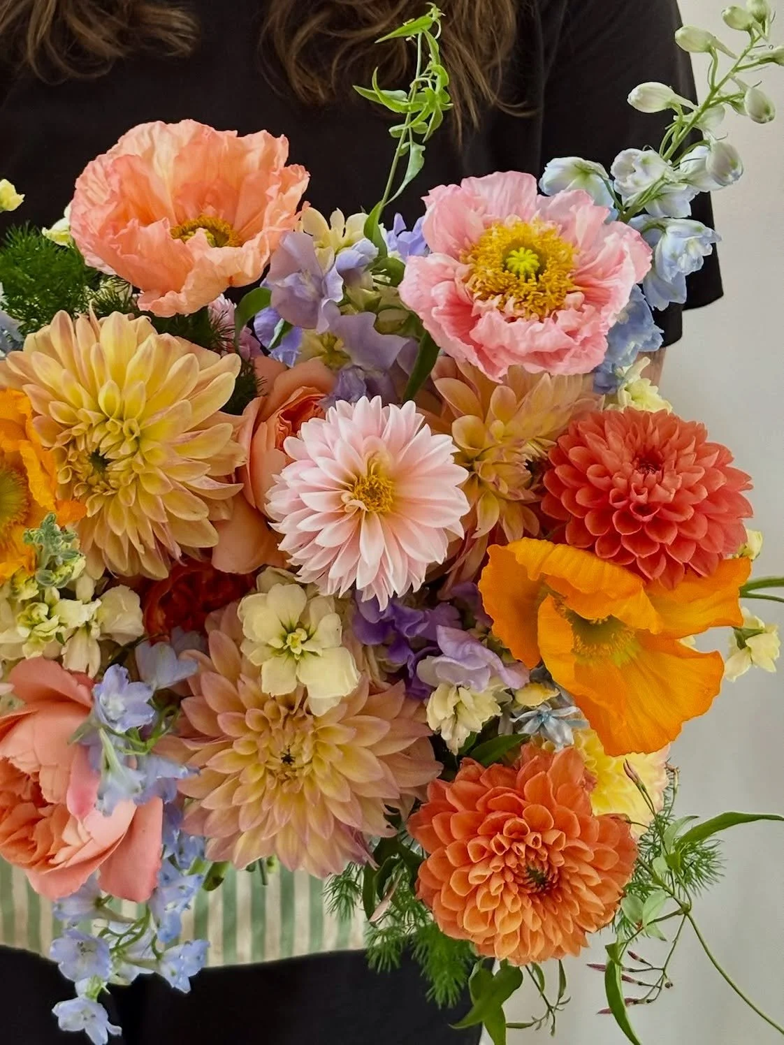 nothing spookier than the end of dahlia season! endlessly thankful for our local growers and farmers 🫶🏻🫶🏻

planning @brucepittmaninc 
dahlias from @mcintoshfieldandflower