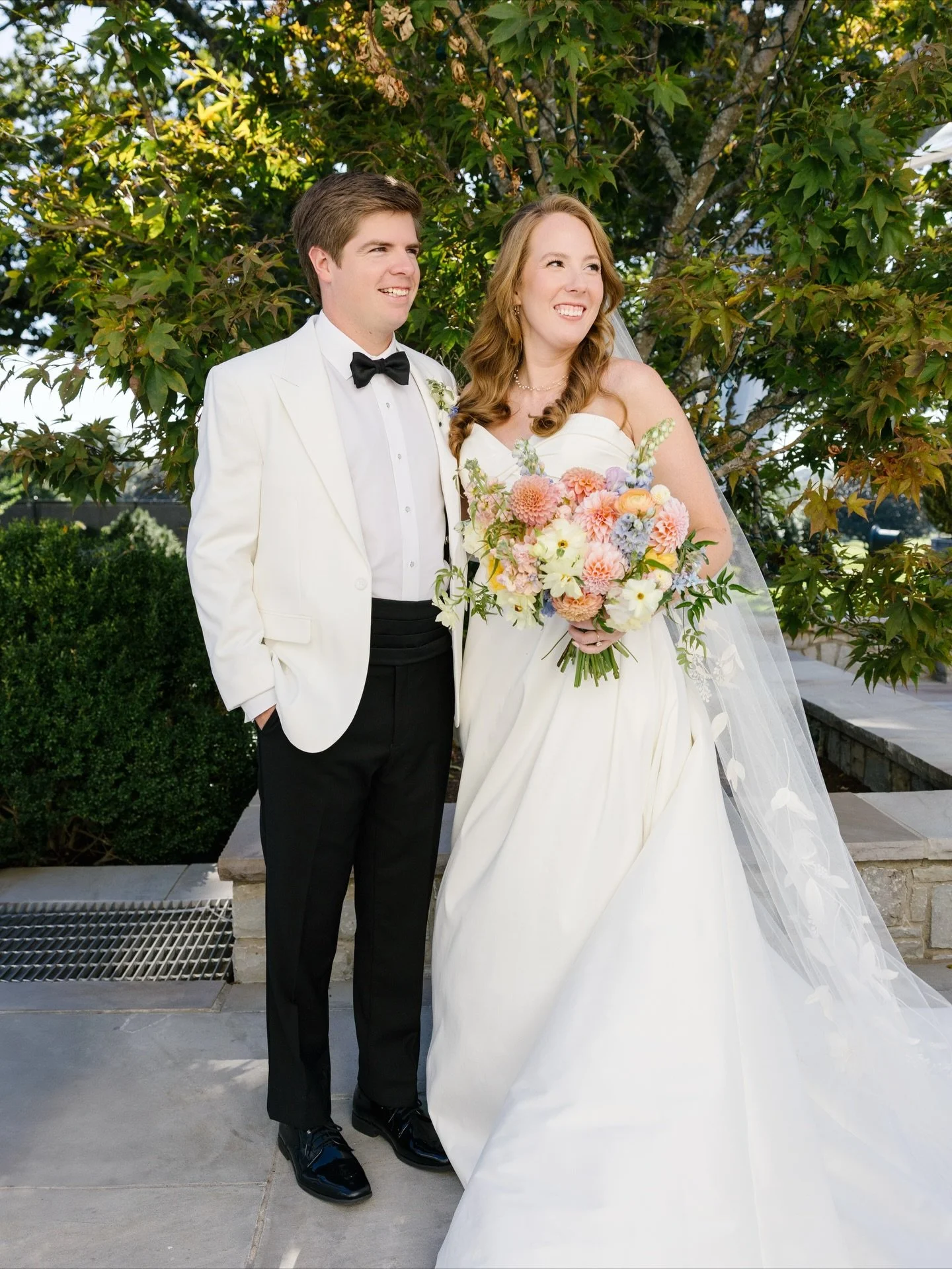 This year was full of SO many fun weddings and I have completely neglected to share pics from them!!!! 

Haley&rsquo;s bridal bouquet was one of my favorites - full of local dahlias and buttery butterfly ranunculus! 

Photos by @feitenphotography 
Pl
