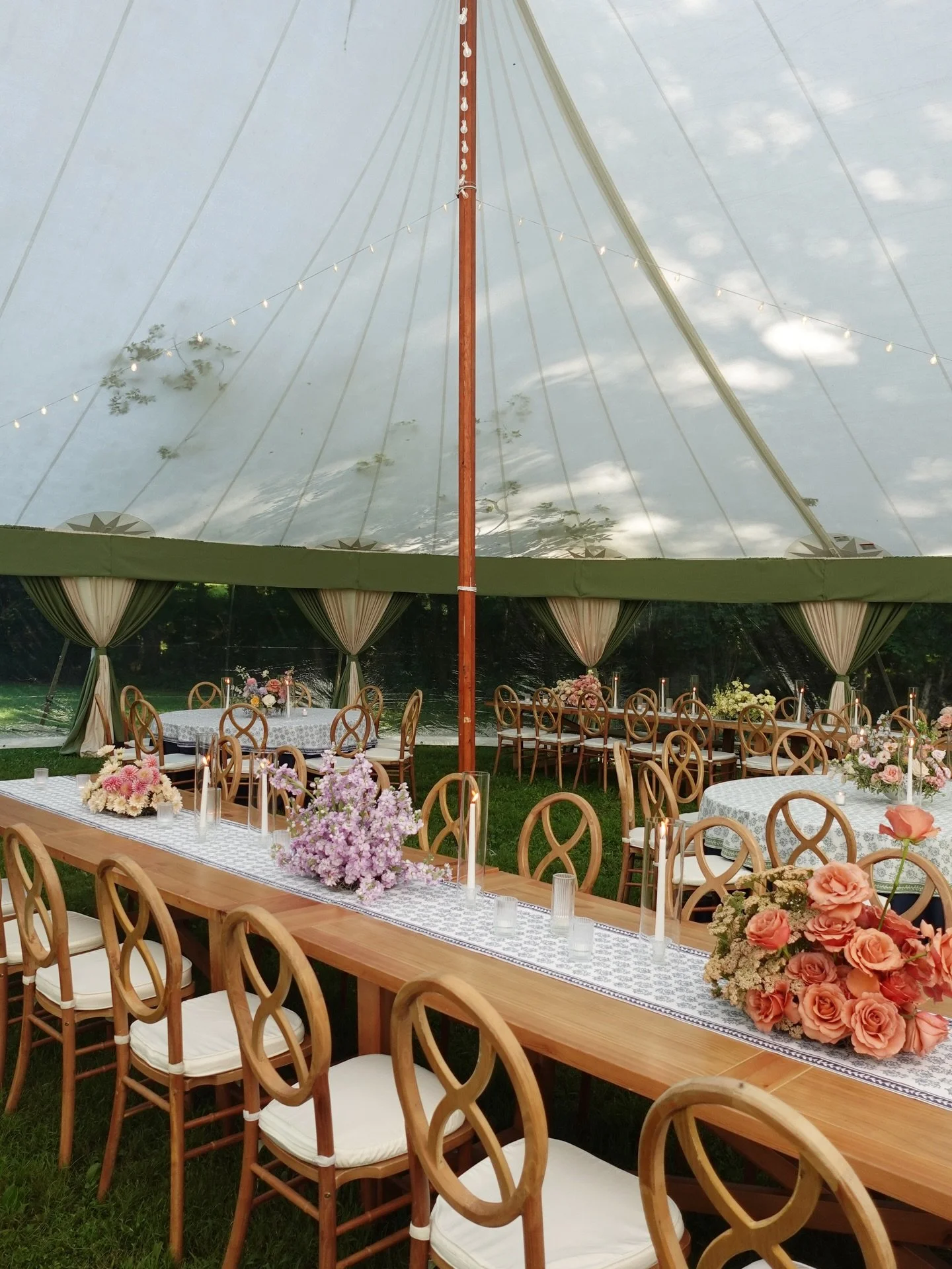 mentally, i&rsquo;m here (in a perfectly air conditioned tent in the middle of july 🥲)

planning @ebjandcompany 
linens @mended_co 
rentals &amp; tent @curatedeventsnashville 
draping @questevents_nashville