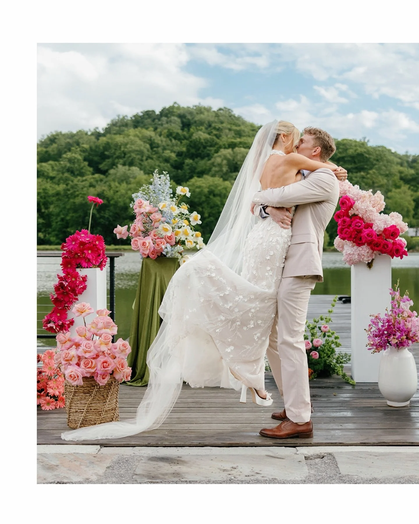 Obsessed with these sneaks from Libby and Max&rsquo;s day 🥲🥲

Photos @hannahleighimagery 
Planning @locketeventsco 
Venue @southalltn 
Rentals @westerarentals, @lolavalentinadesigns, @curatedeventsnashville
Signage @whiteinkcalligraphy