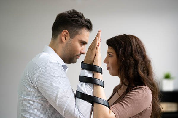 Understanding the Difference Between Codependency and Betrayal Trauma