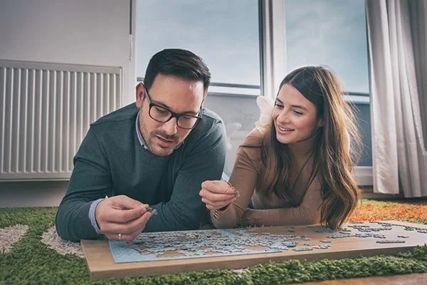 couple piecing together the disconnection with a puzzle