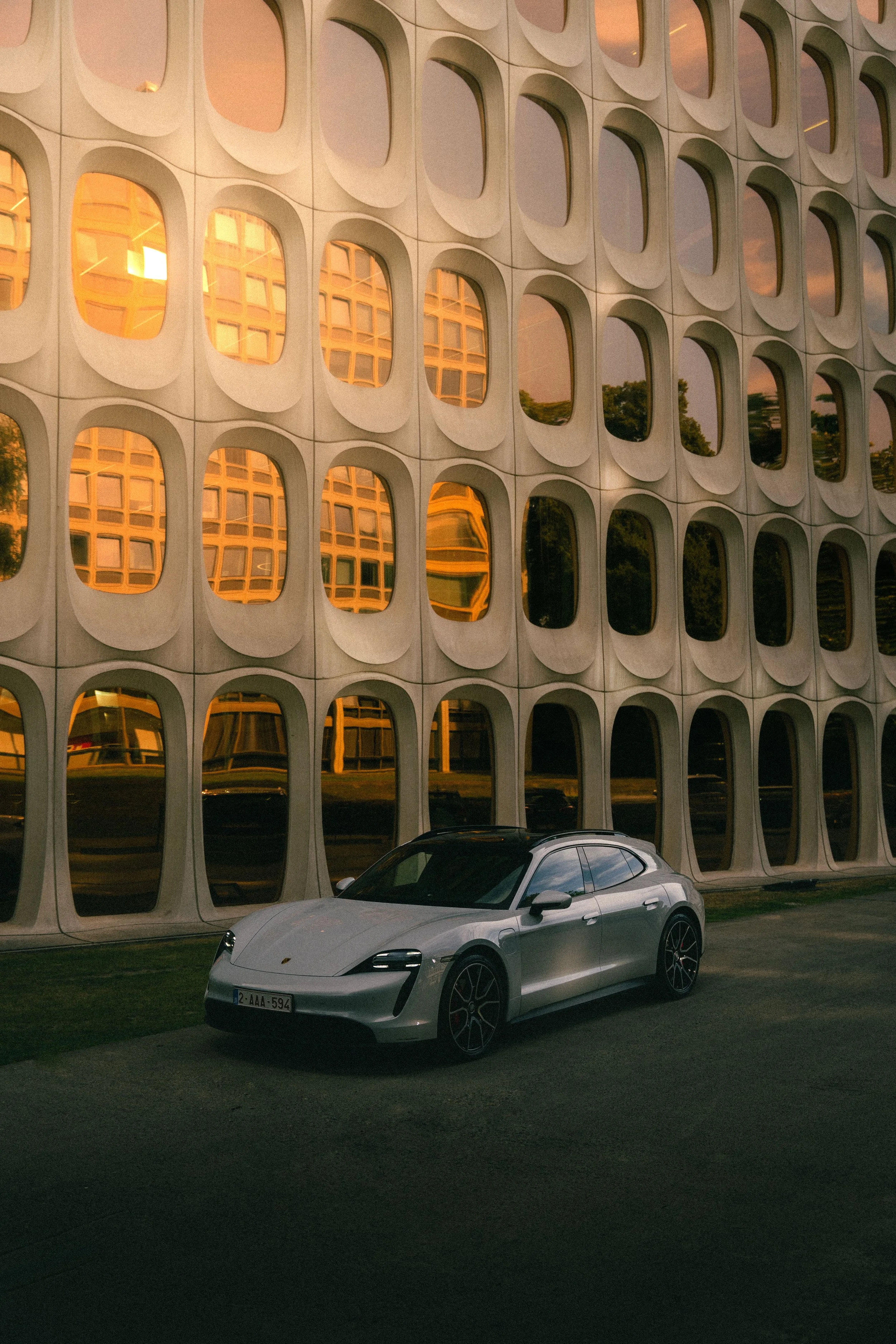 Porsche Taycan.jpg