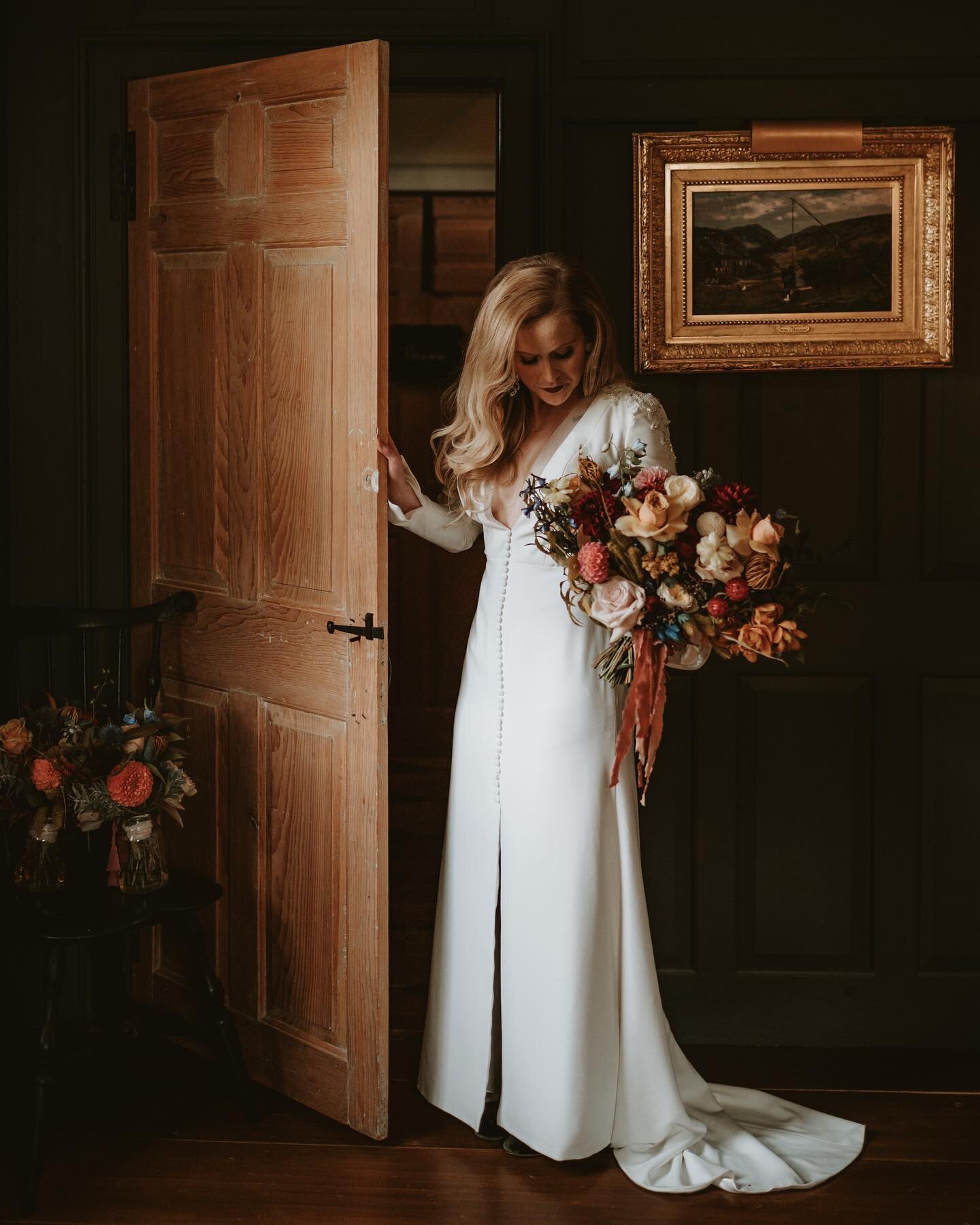 Teri❤️
&bull;
photo by @lindsayhackneyphoto 
&bull;
&bull;
&bull;
#floraldesign #nhbride #billiesandtilli #wedding