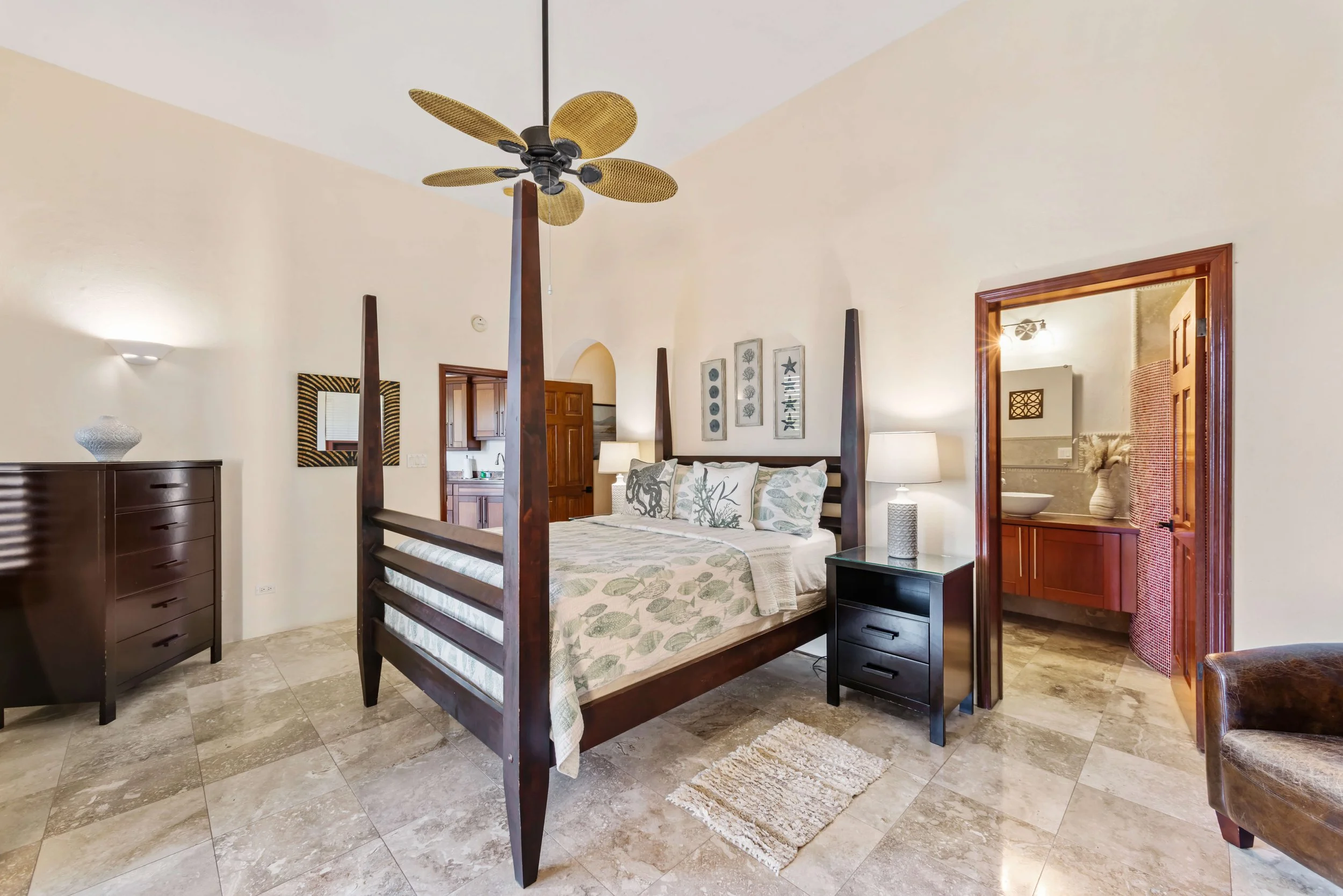 Suite Five with Queen bed