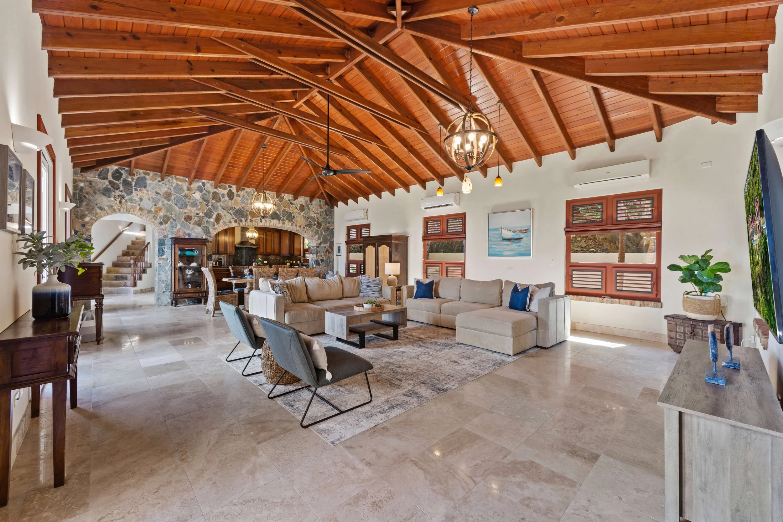 Step free from driveway throughout the great room, your entire group can enjoy the space. 