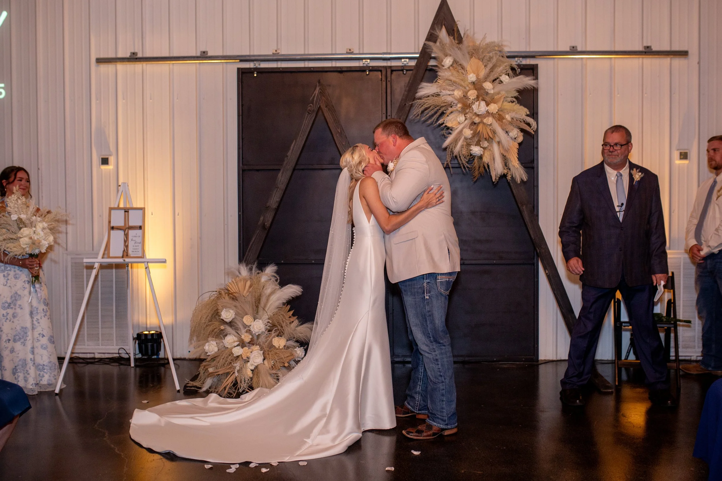 Katrina Serene Photography
@thewarehouseeatwilsonhill #thewarehouseatwilsonhill #industrialweddingvenue #weddingvenue #eventvenue #greenevilleTN