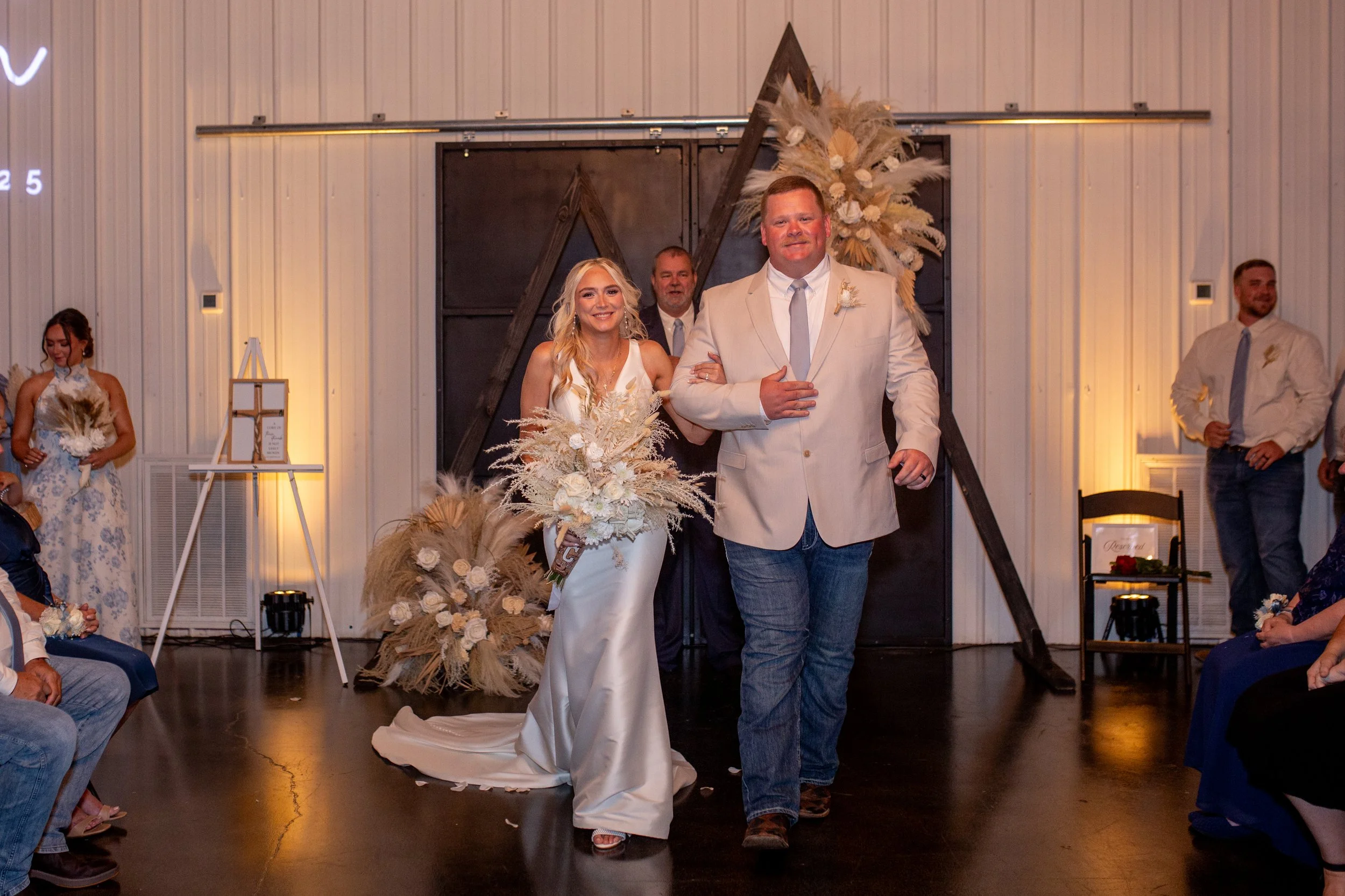 Katrina Serene Photography
@thewarehouseeatwilsonhill #thewarehouseatwilsonhill #industrialweddingvenue #weddingvenue #eventvenue #greenevilleTN
