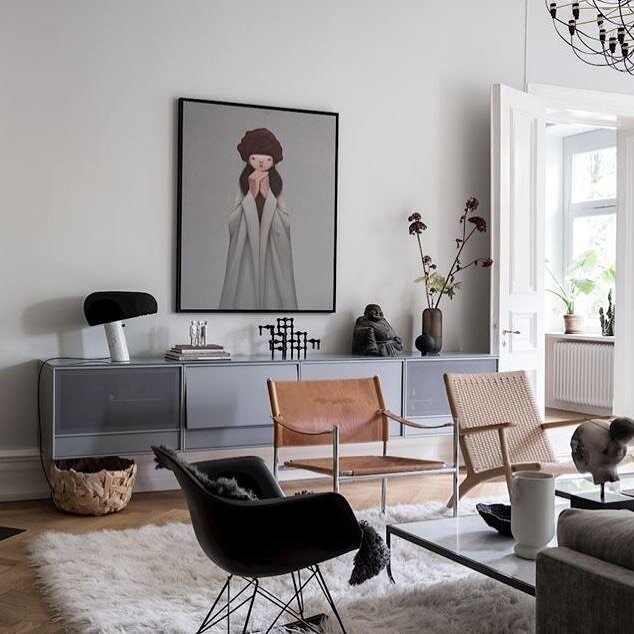 Monday inspo!
 
Full Of character with all of the details, art work and textures.

Such a soft calming colour palette with the crisp white, soft grey tones and the subtle injection of powder blue. 
 
The contrasting tones of the timber flooring and t