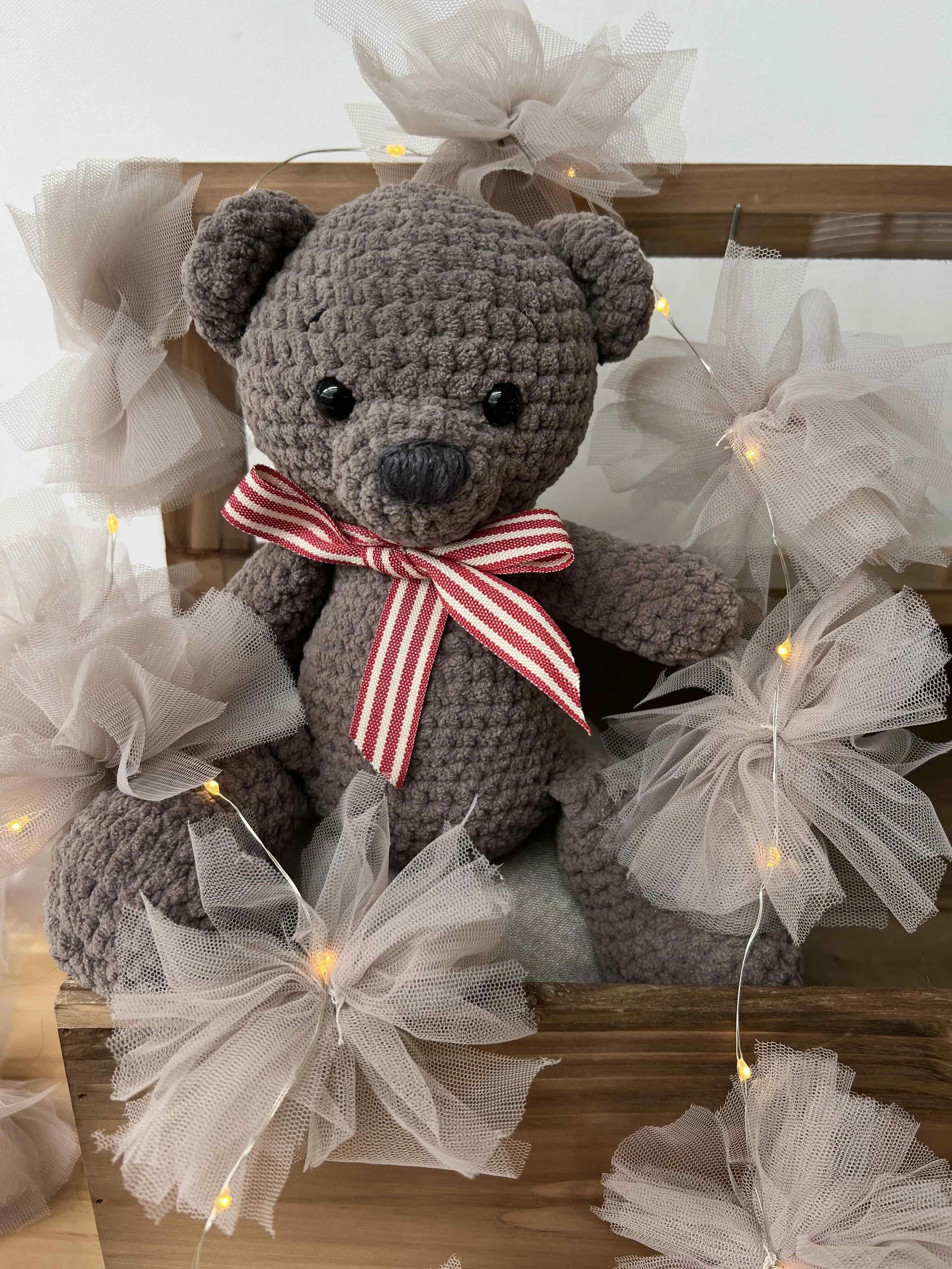 Brauner Bär und Lichterkette.jpg