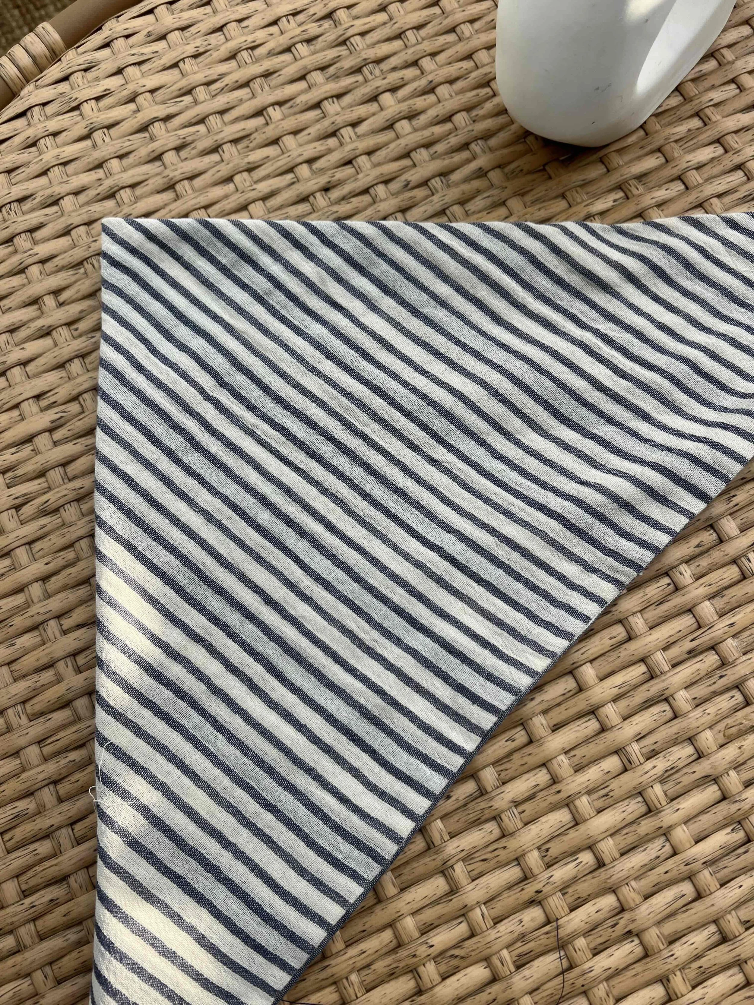 Dogbandana mit blauen Streifen.jpeg