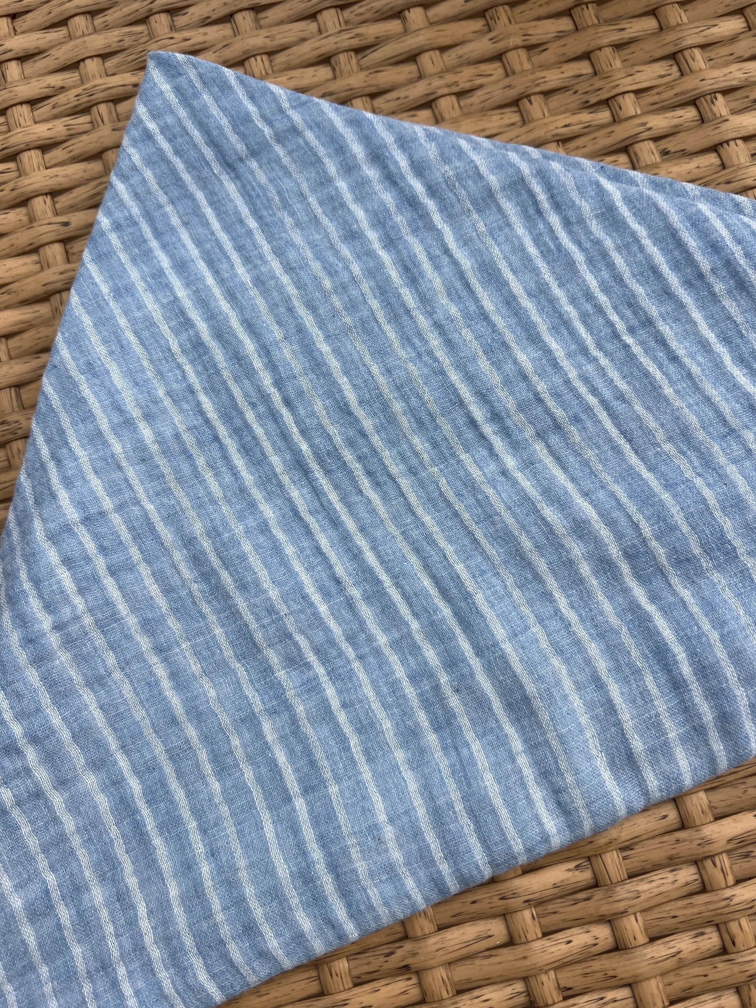 Bandana in Hellblau mit Streifen.jpeg