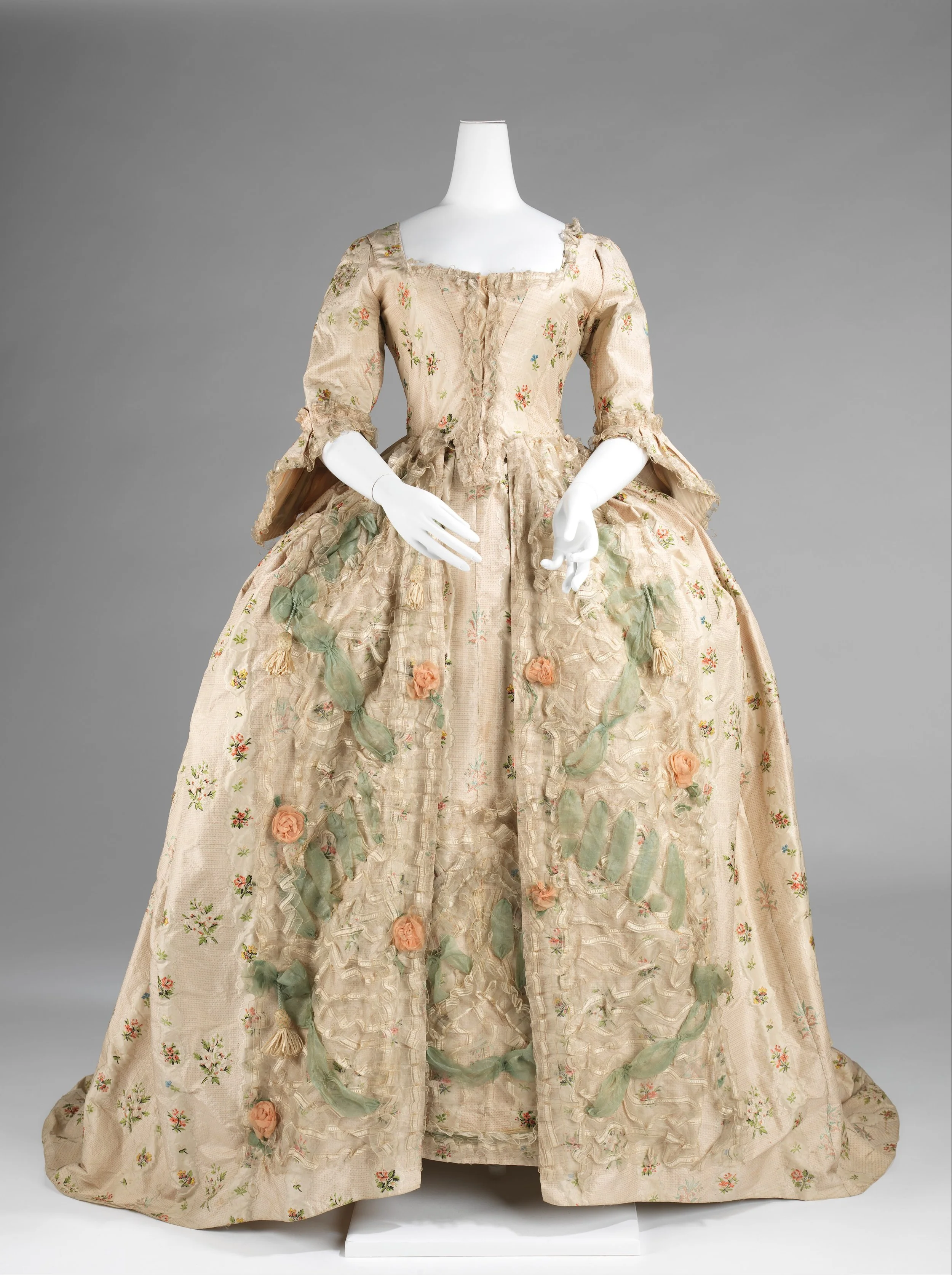 FRONT- The Met Robe a la francaise