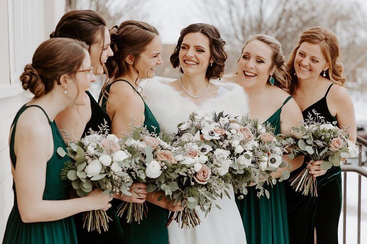 We loved having this bridal party trust us with their styling on that special day&hearts;️😊 Can we help you with your special day??
#salongeorgestpaul #salongeorge #stpaulsalon #stpaulhairsalon #stpaulstylist #stpaulwedding #twincitiessalon #twincit